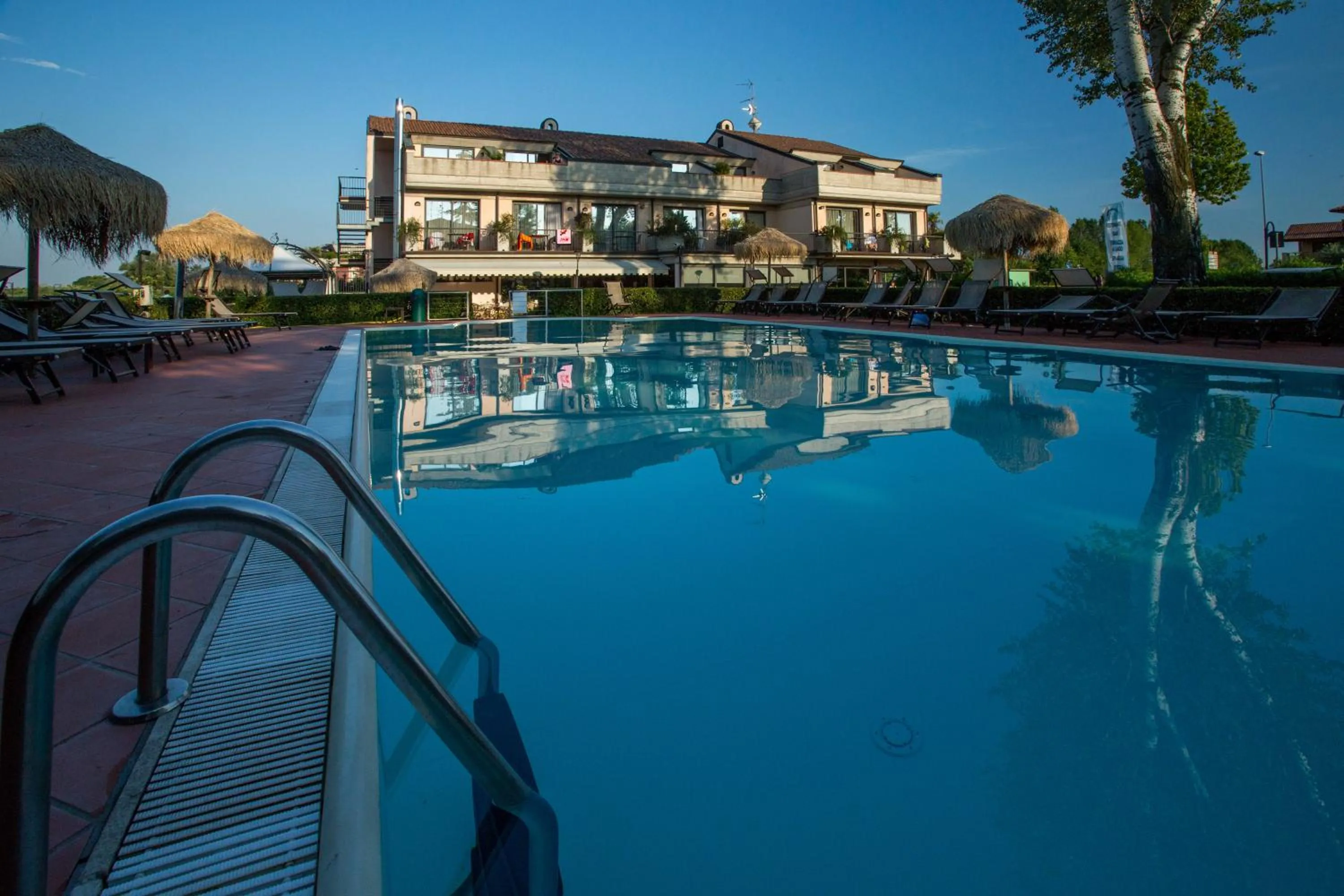 Swimming pool in Yachting Hotel Mistral