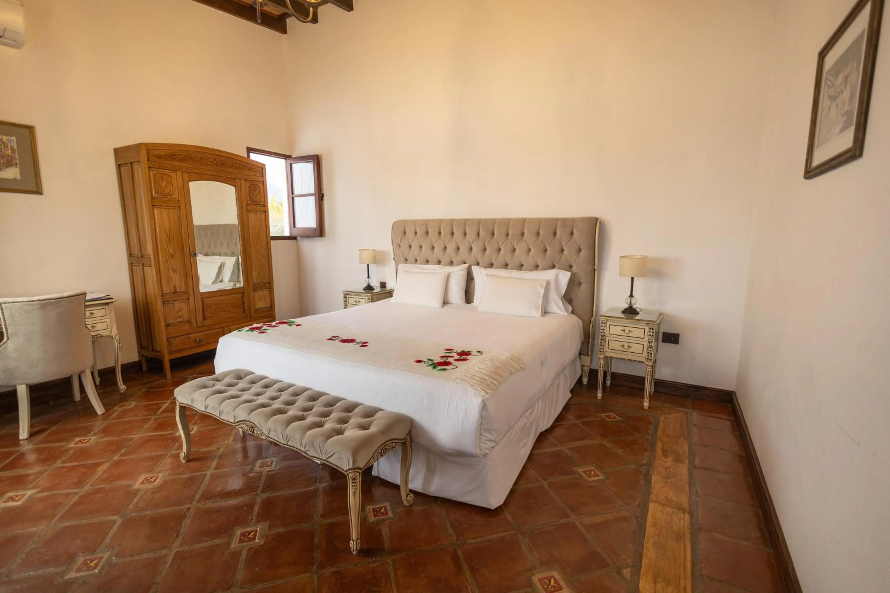 Superior Double Room in Iraola Hotel Boutique