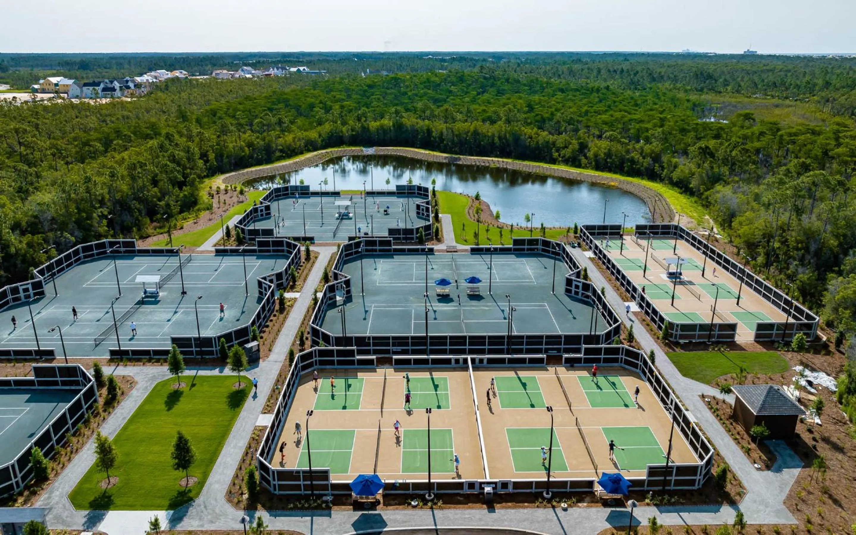 Tennis court in Camp Creek Inn