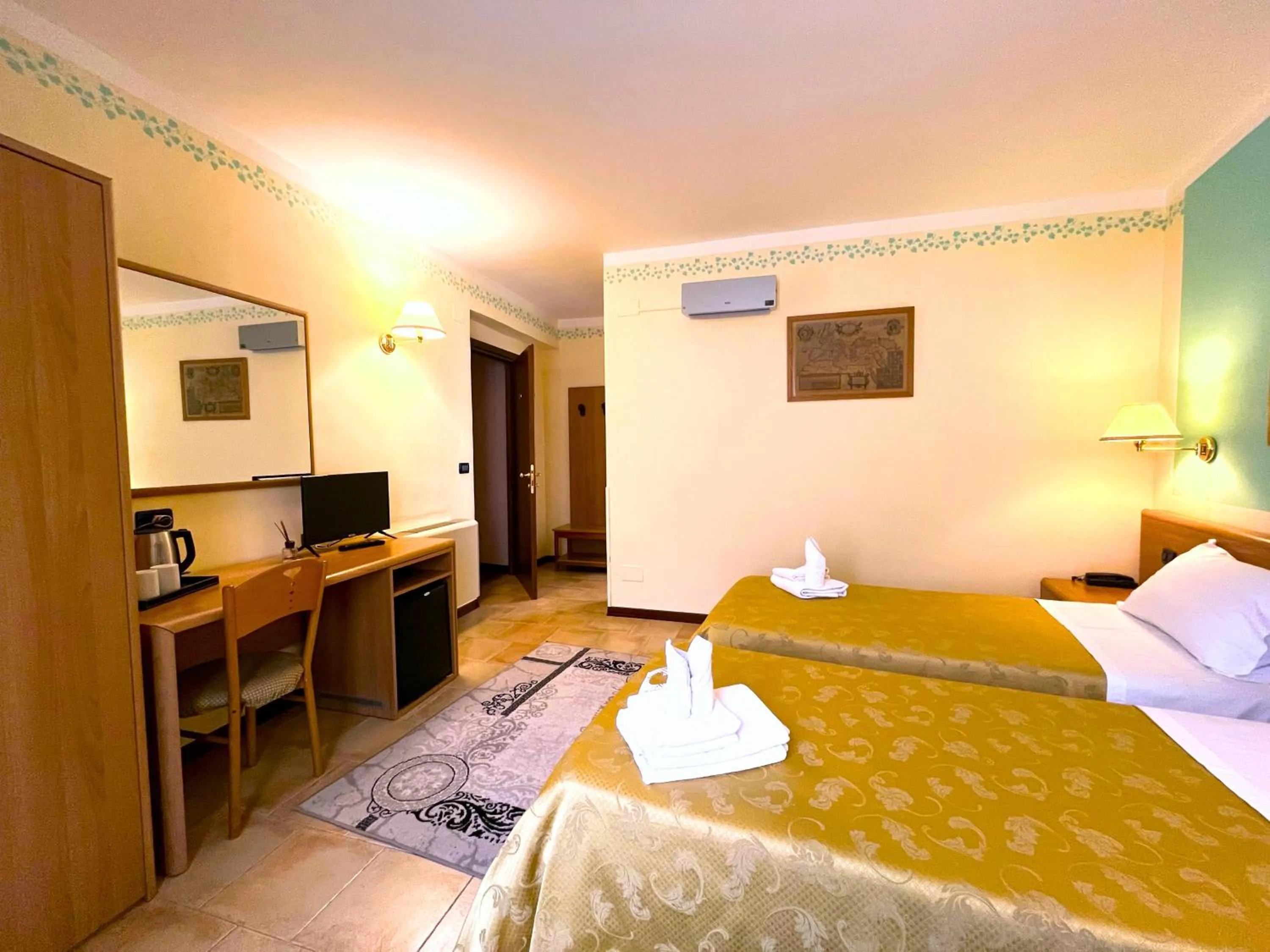 TV and multimedia, Bed in Hotel Susa