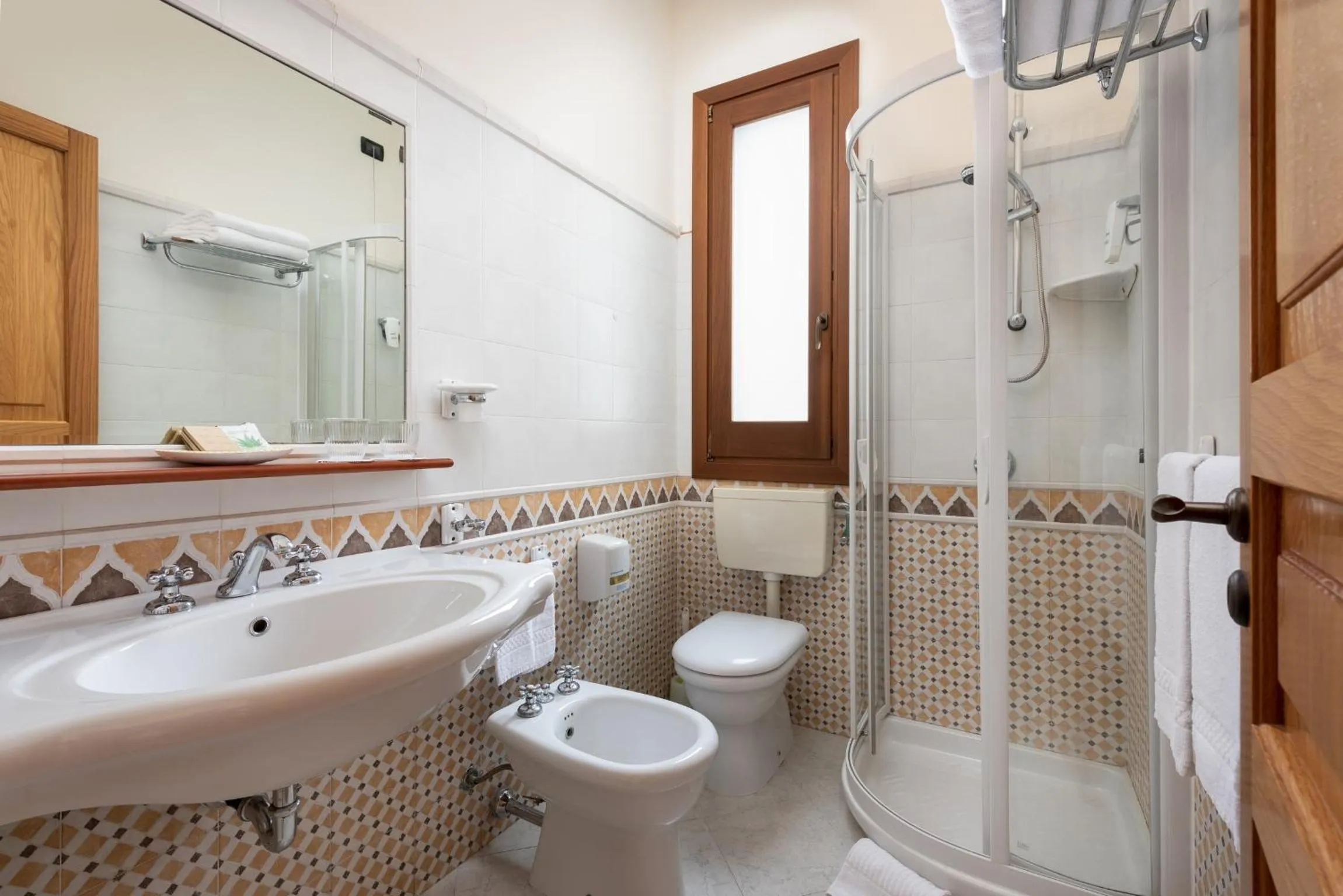 Bathroom in Hotel Sicilya