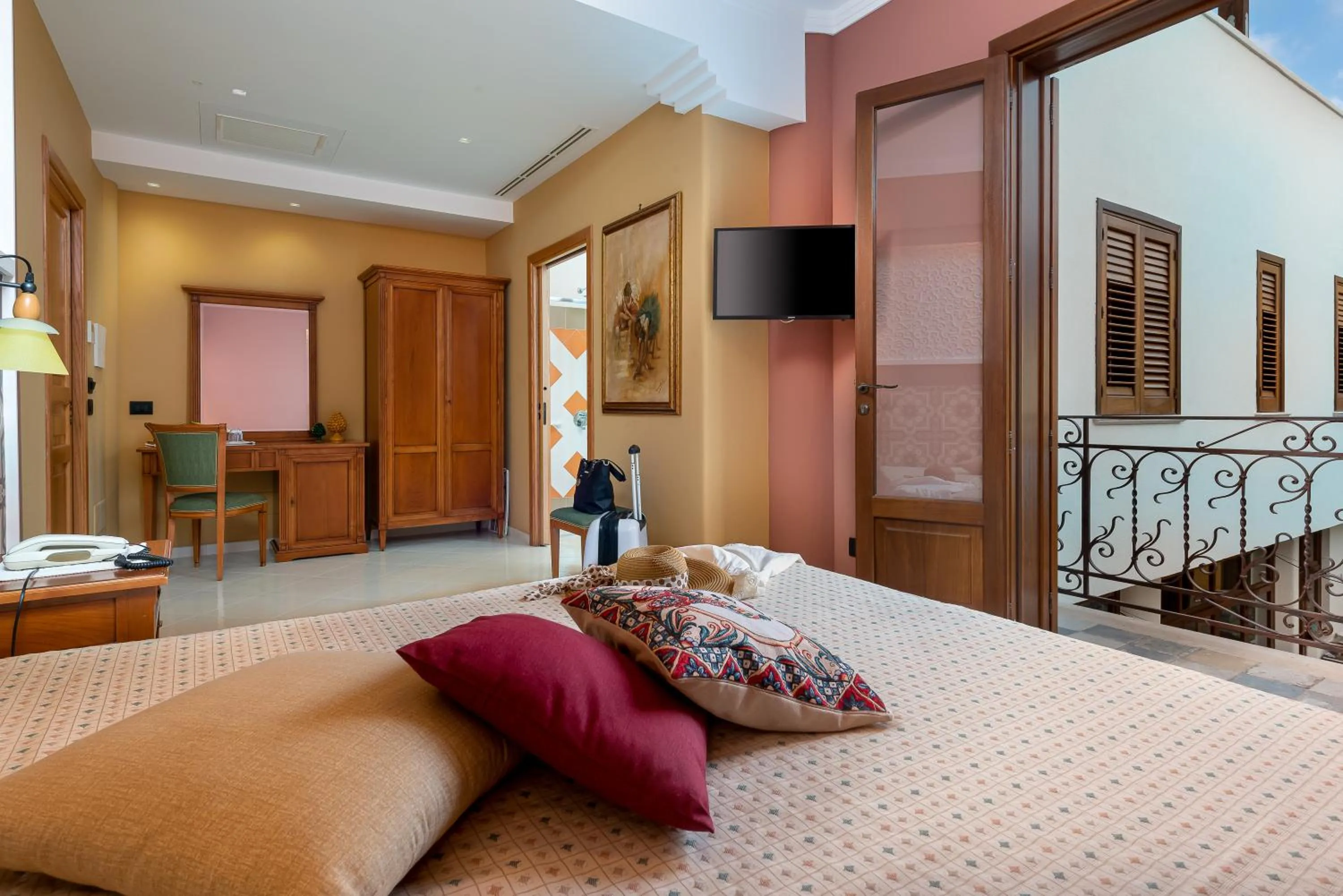 TV and multimedia, Bed in Hotel Sicilya