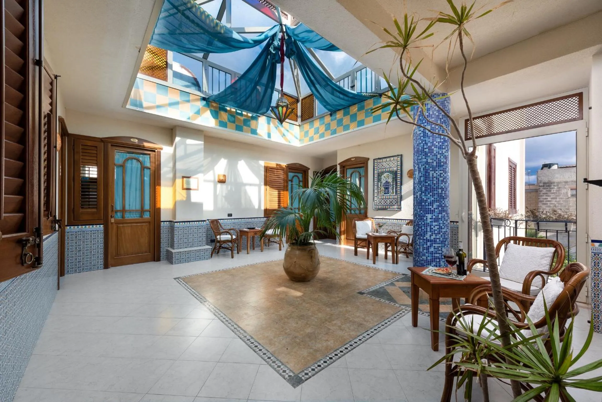 Patio in Hotel Sicilya