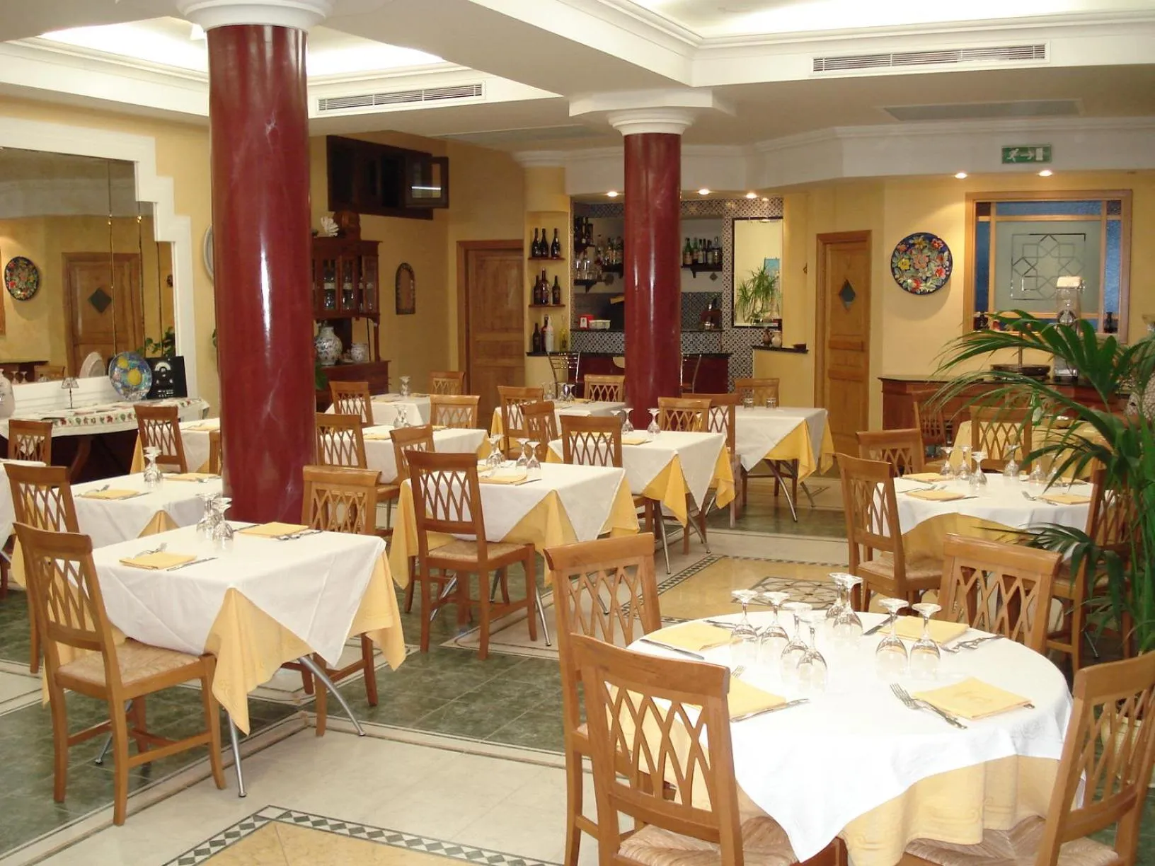 Restaurant/places to eat in Hotel Sicilya