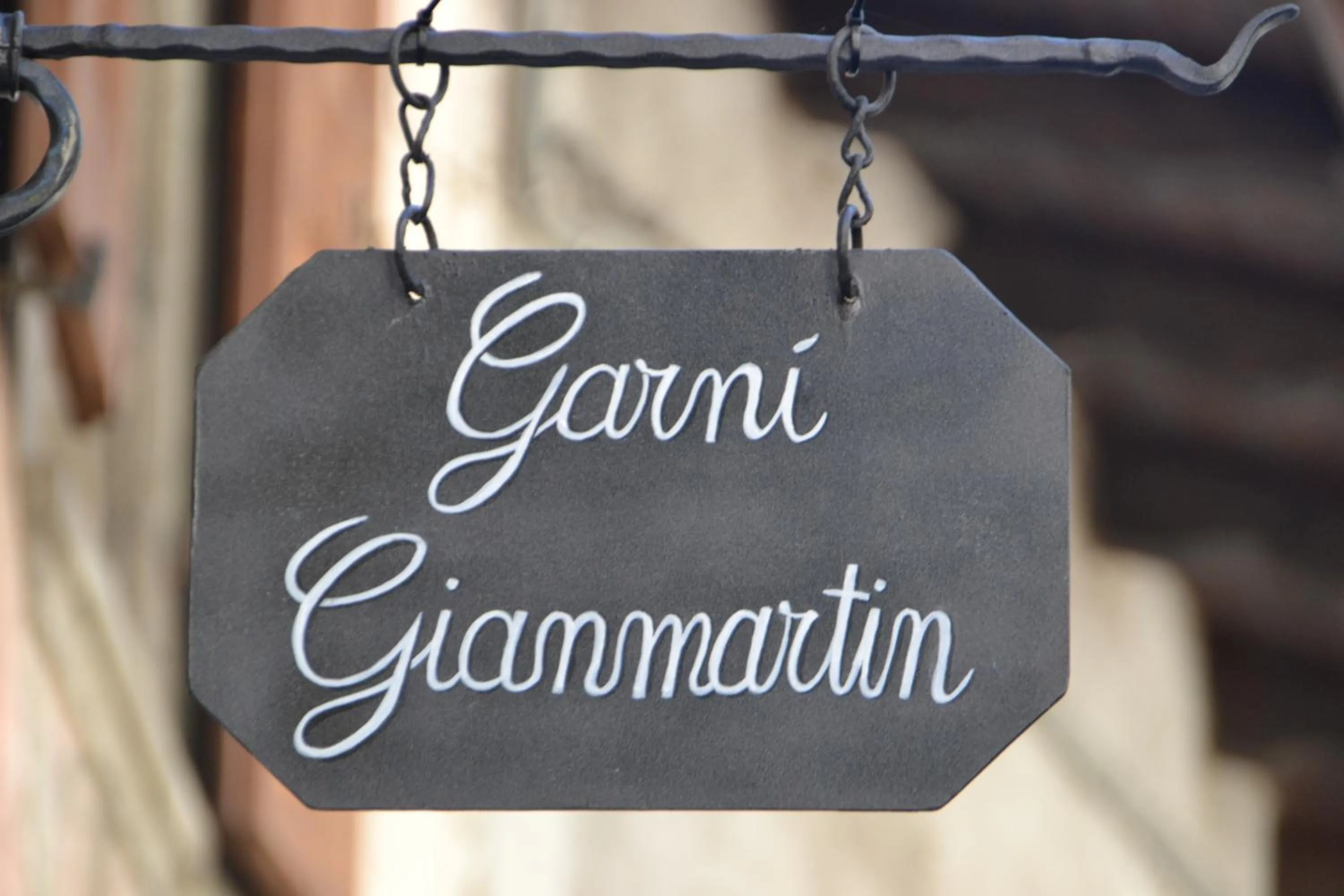 Decorative detail in Garni Gianmartin