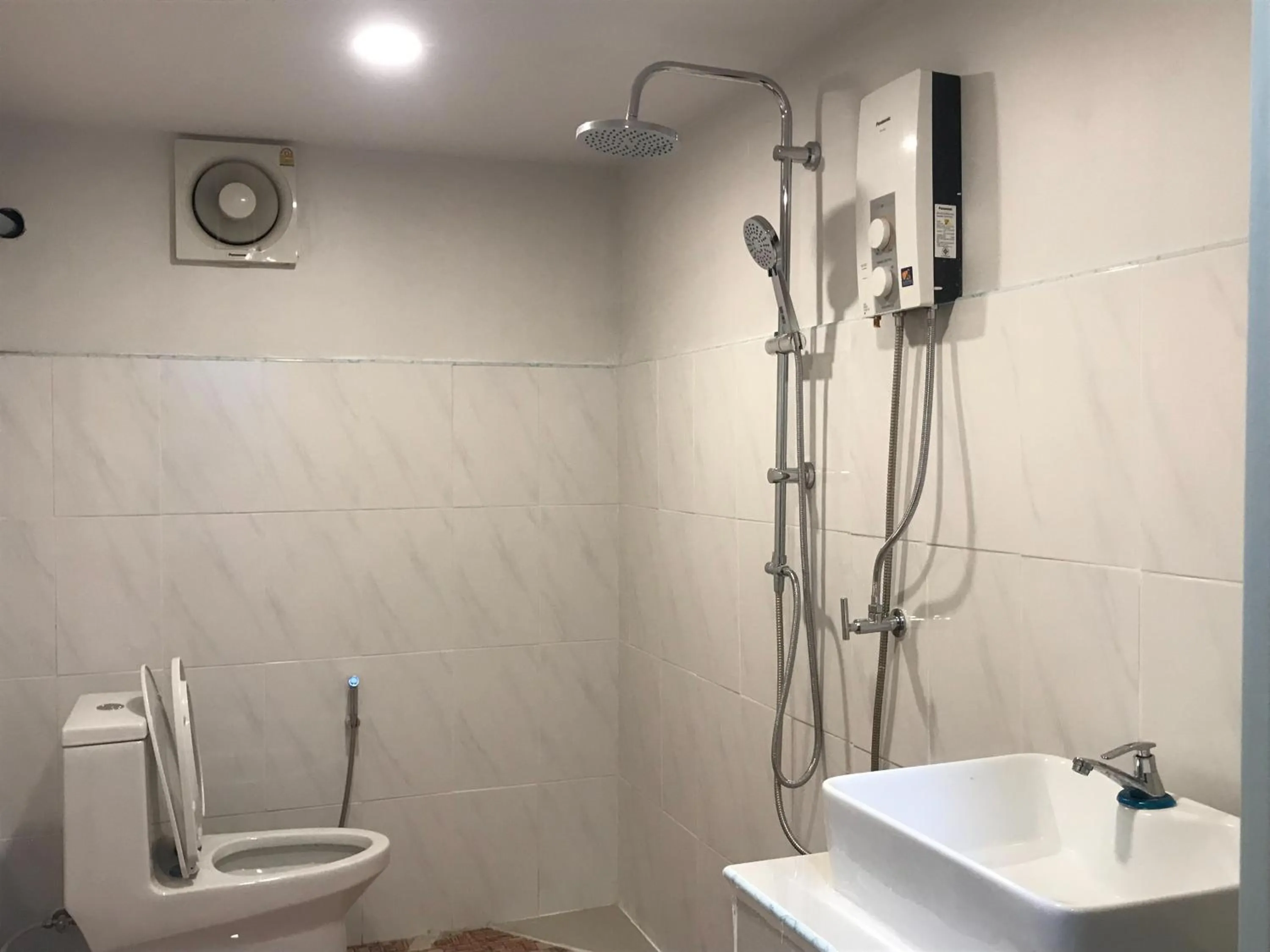 Bathroom in Lipe Garden Beach Resort