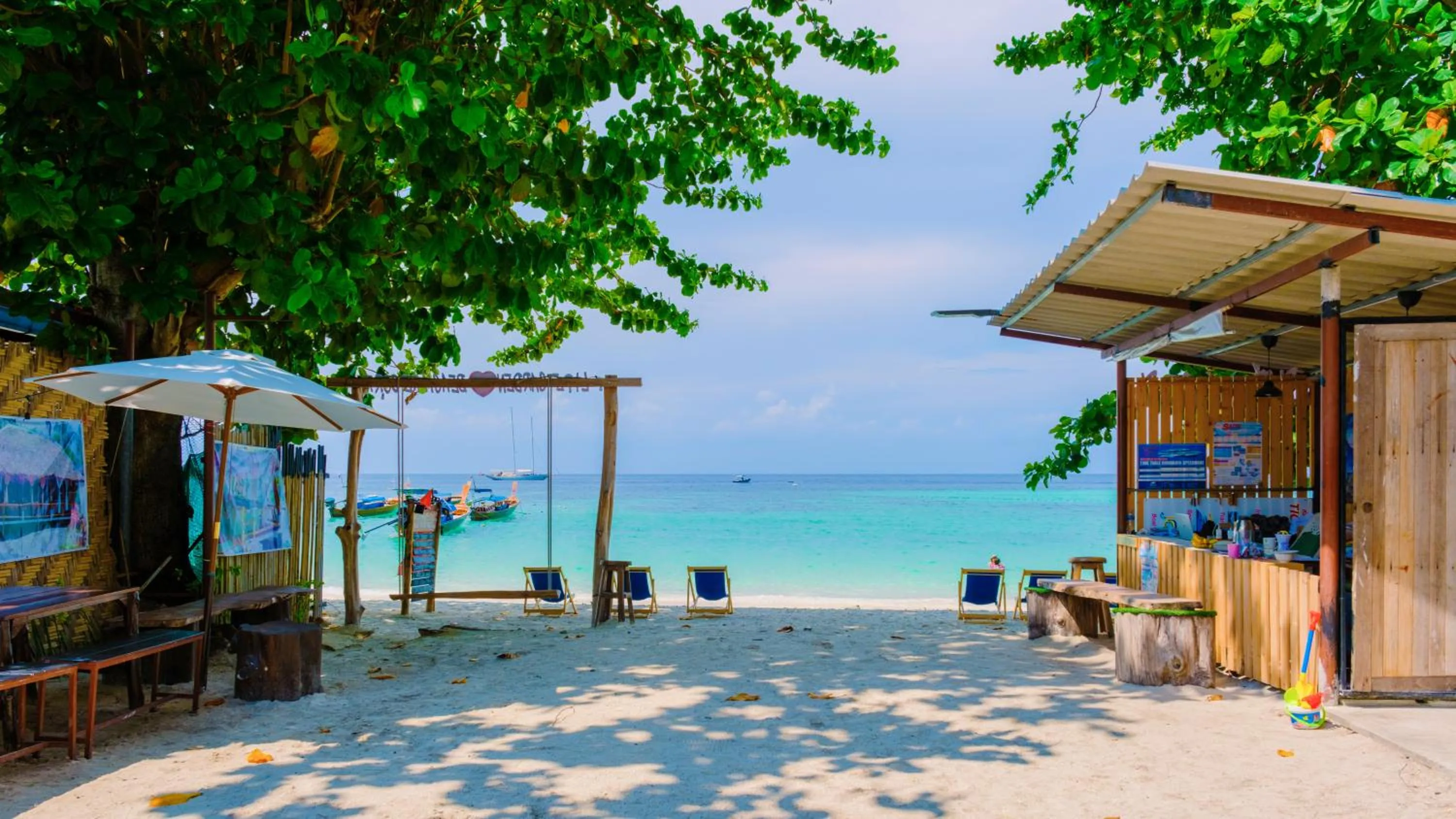 Property building in Lipe Garden Beach Resort