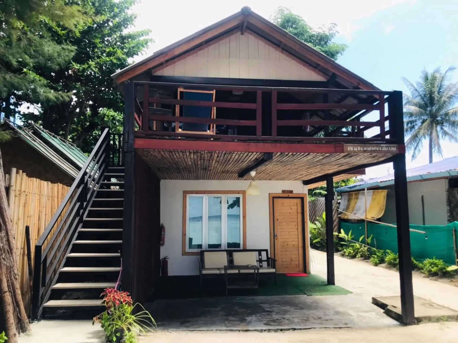 Property building in Lipe Garden Beach Resort