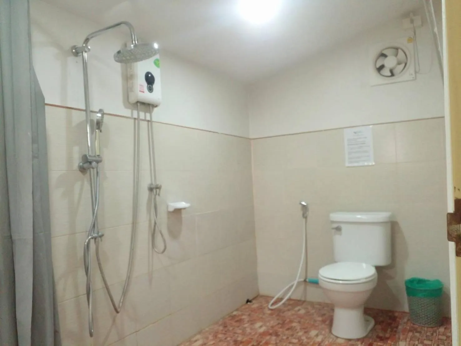 Bathroom in Lipe Garden Beach Resort