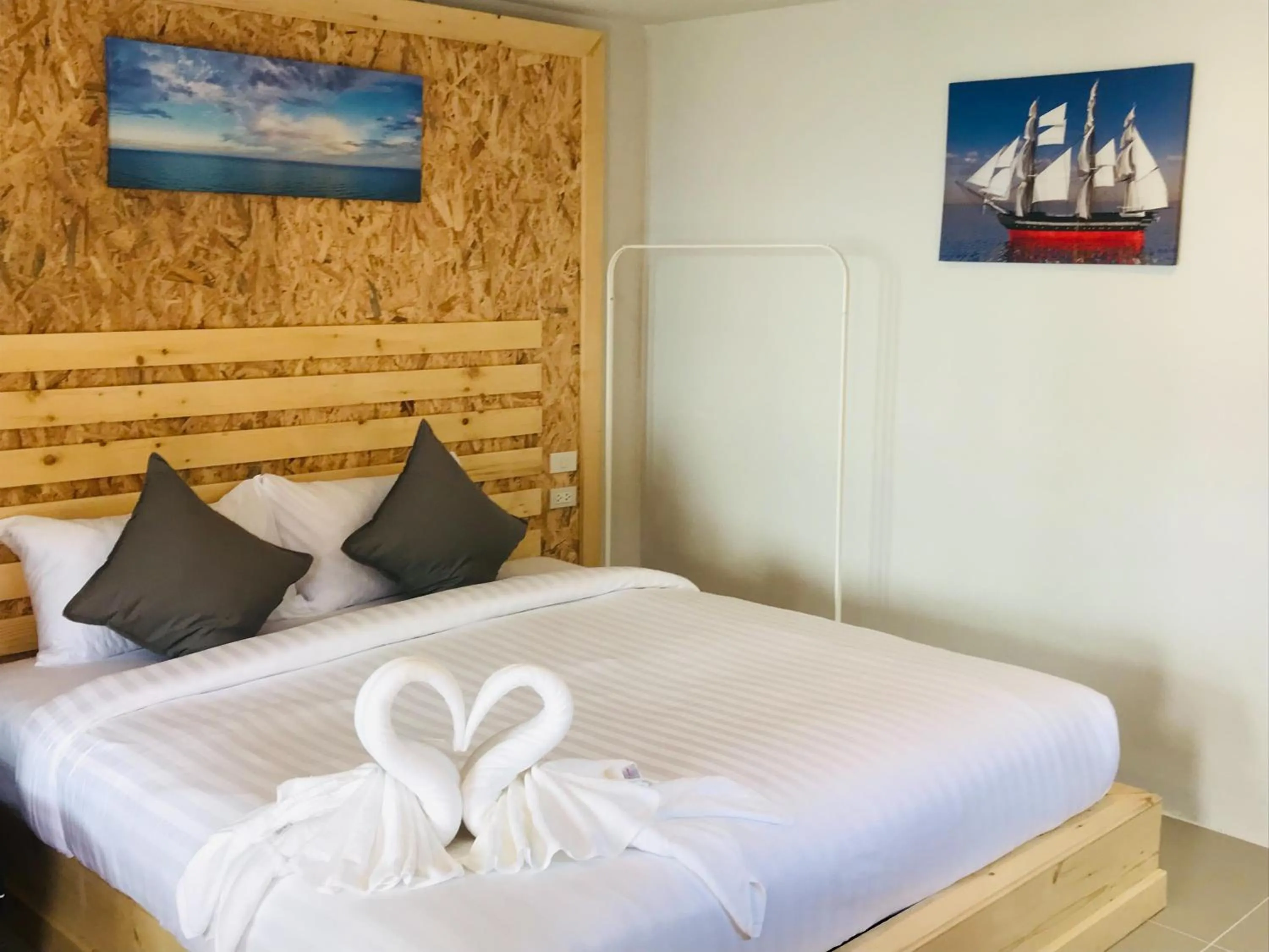 Bed in Lipe Garden Beach Resort