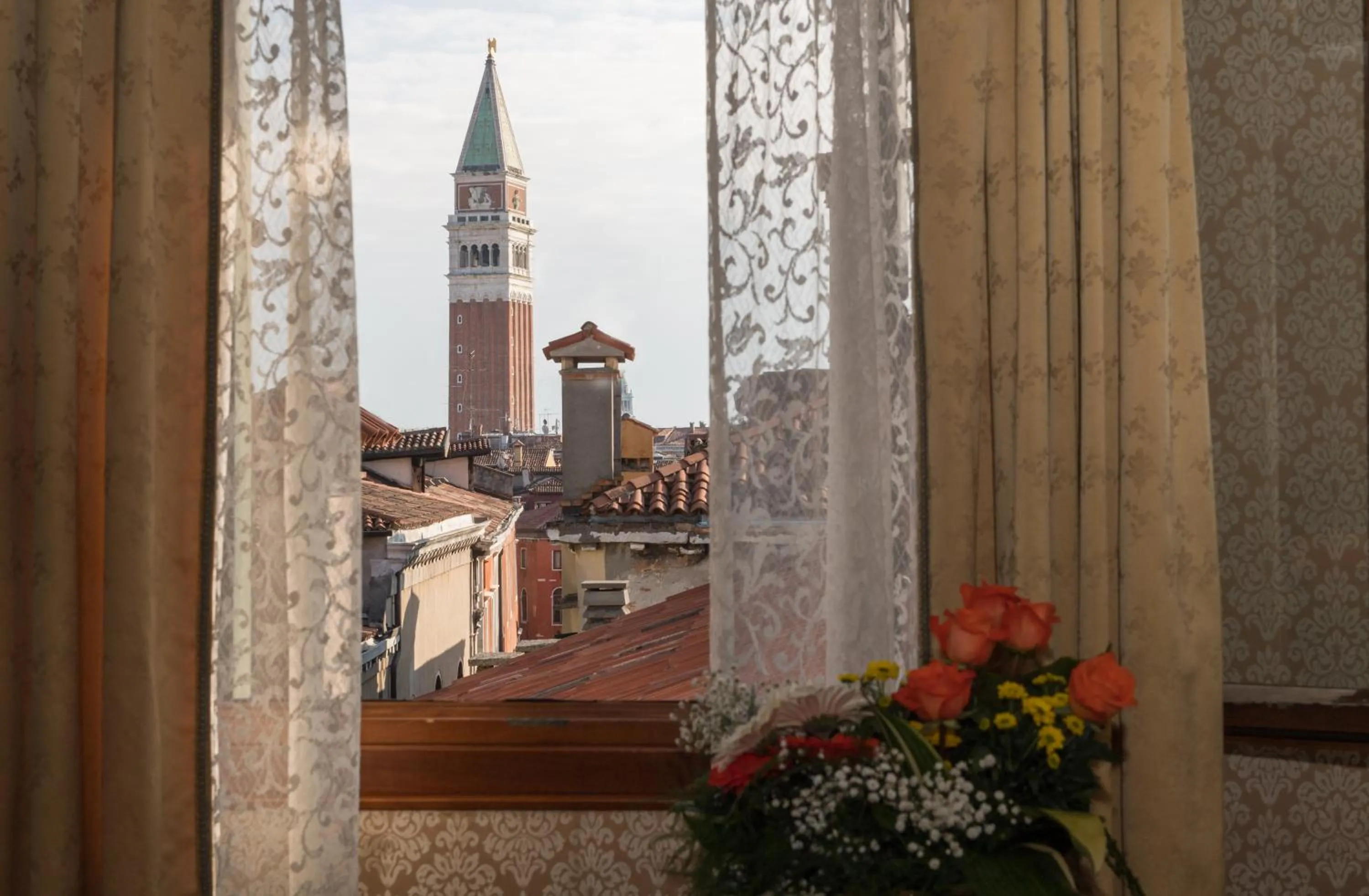 Bedroom in Palazzo Bembo - Exclusive Accommodation