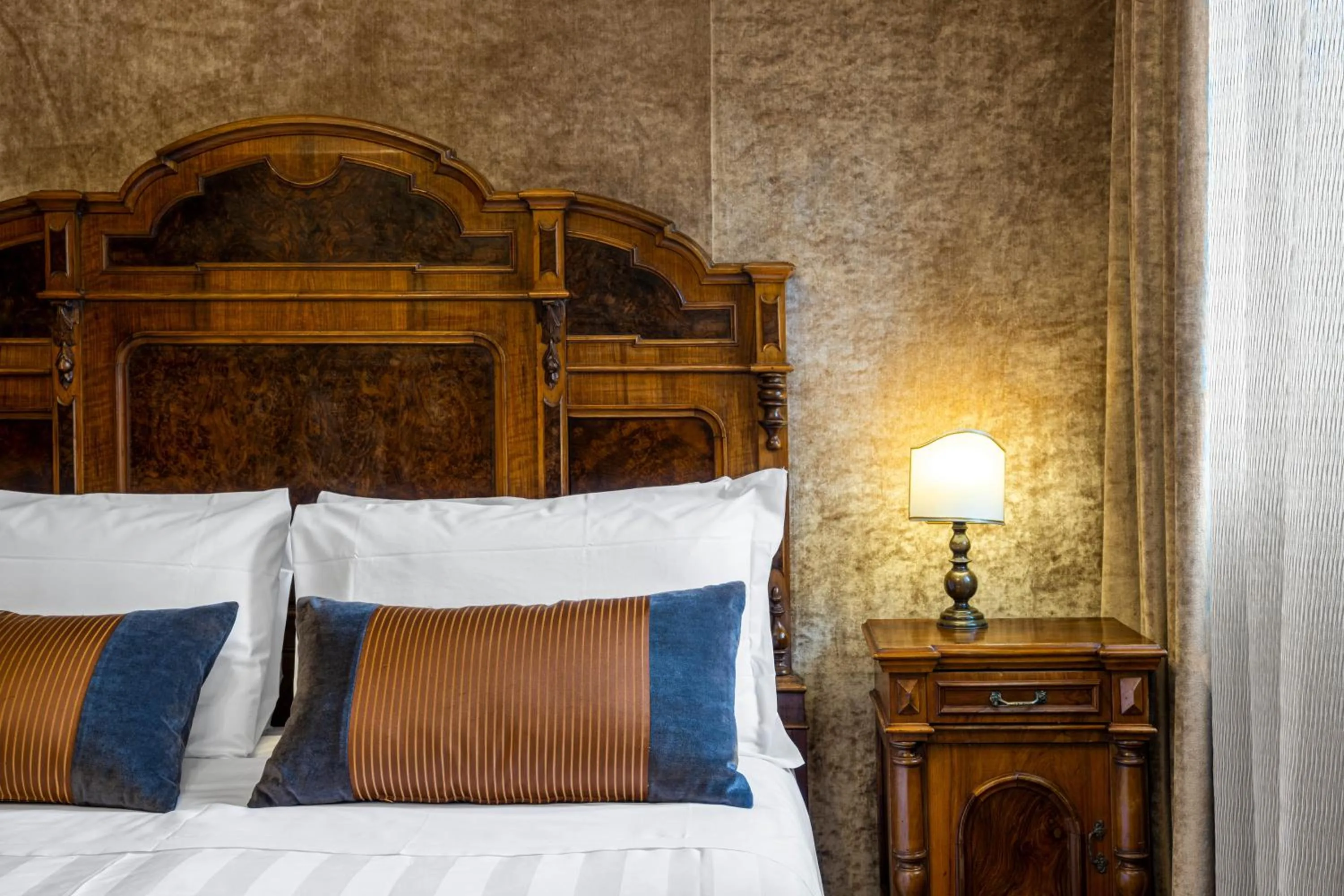 Bedroom, Bed in Palazzo Bembo - Exclusive Accommodation