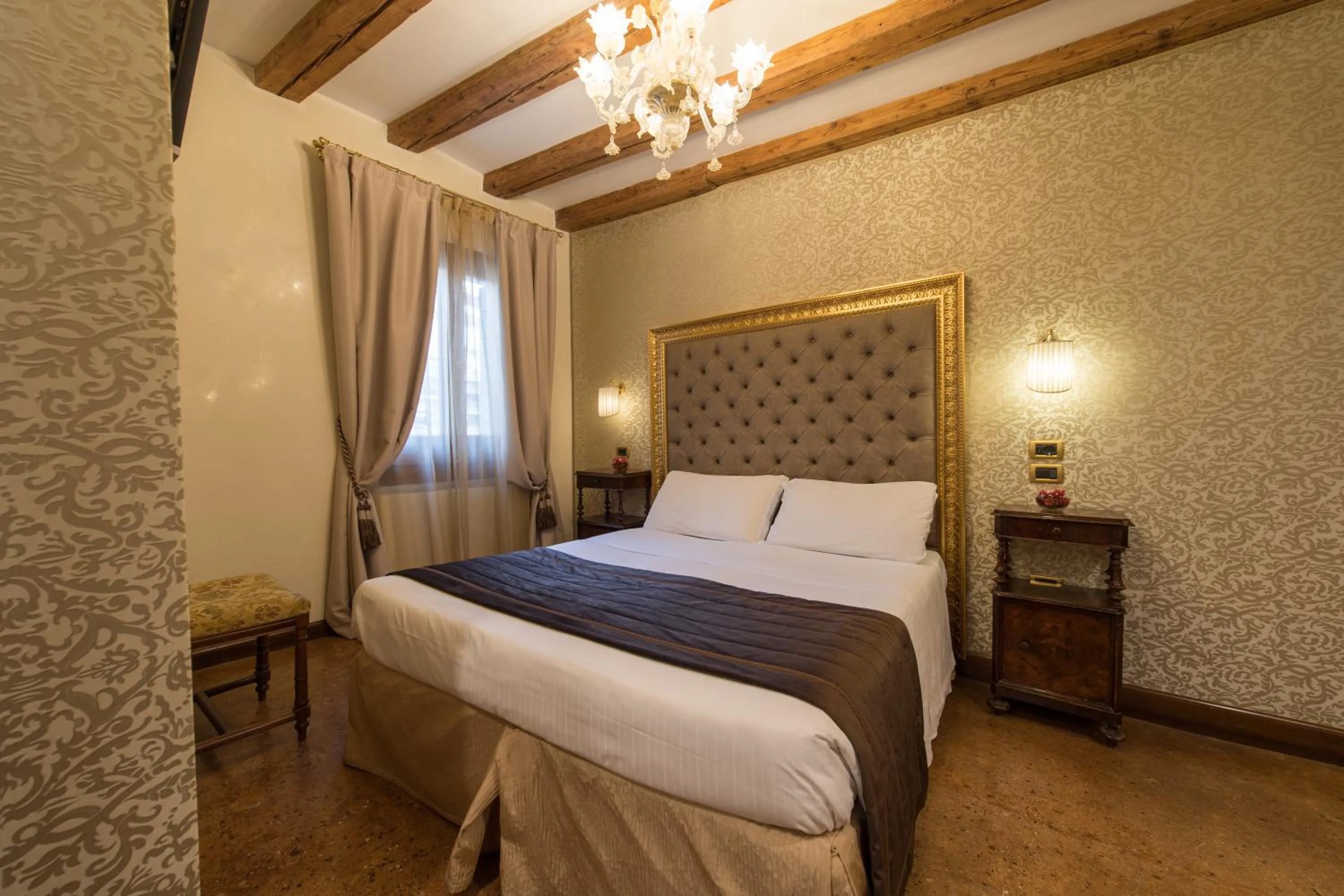 Bedroom, Bed in Palazzo Bembo - Exclusive Accommodation