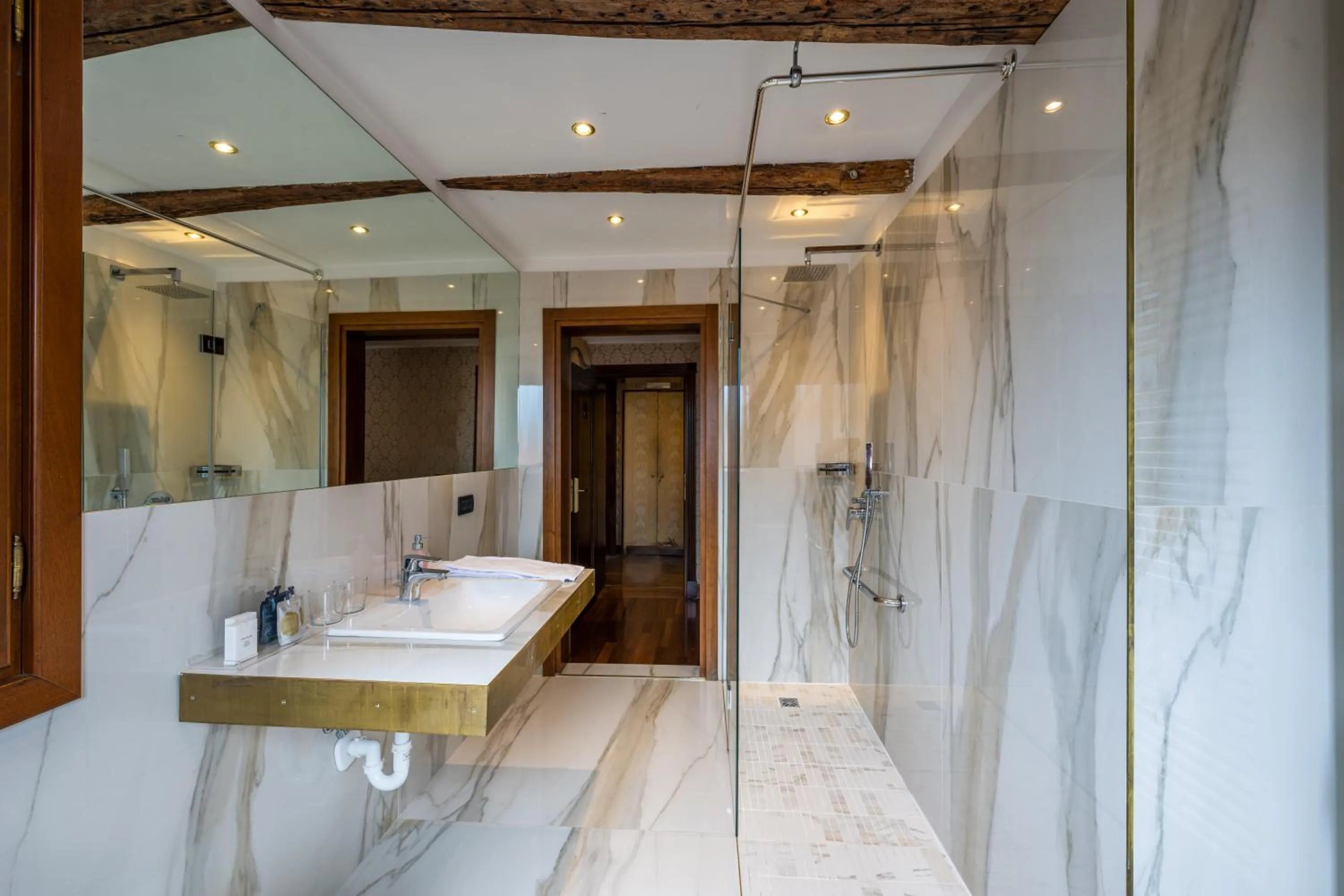 Bathroom in Palazzo Bembo - Exclusive Accommodation