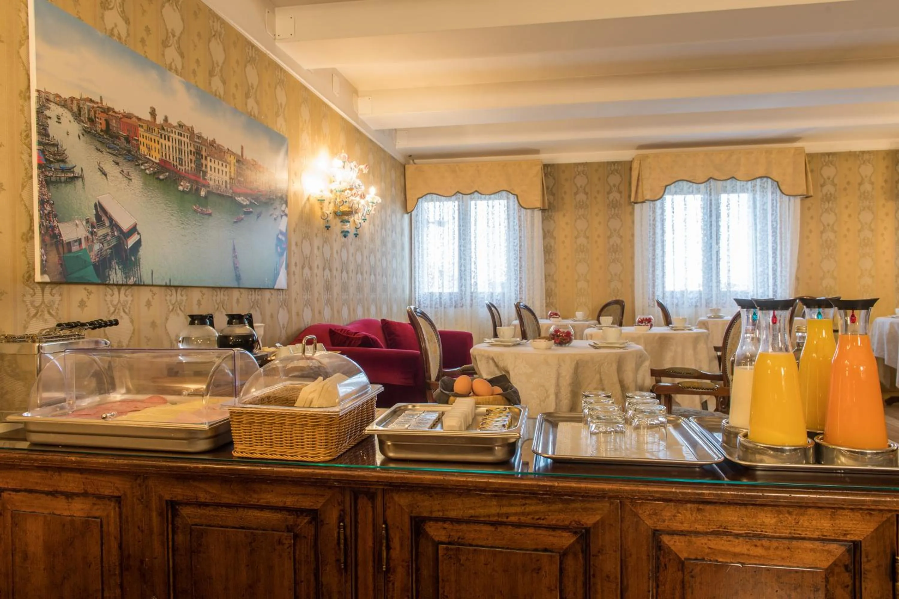 Buffet breakfast in Palazzo Bembo - Exclusive Accommodation