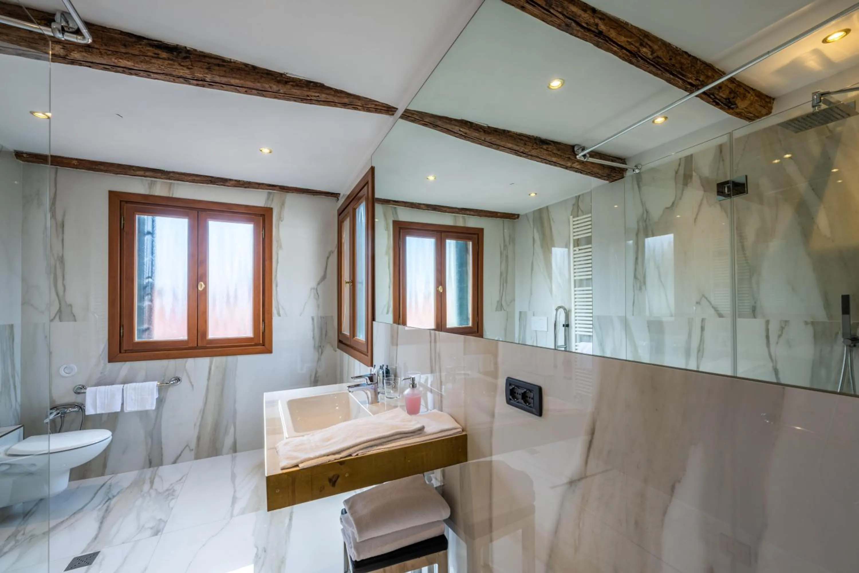 Bathroom in Palazzo Bembo - Exclusive Accommodation