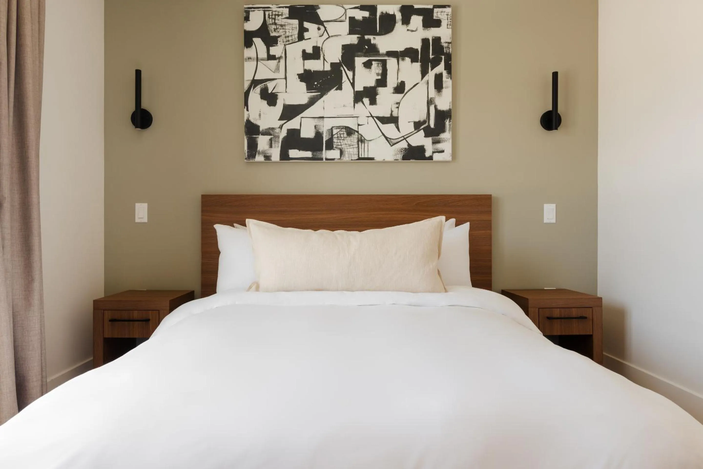 Bedroom, Bed in The Lum Hotel Los Angeles Stadium District