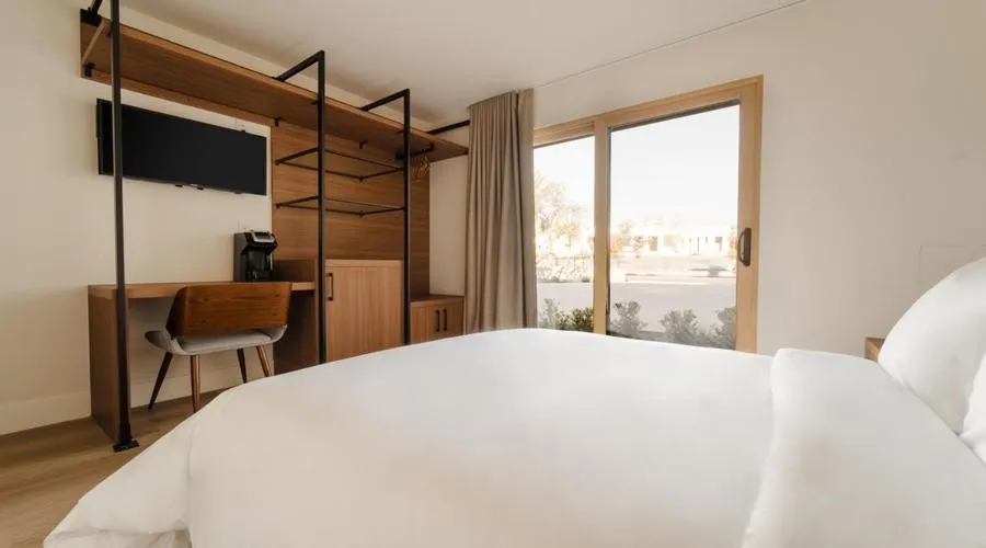 Bedroom, Bed in The Lum Hotel Los Angeles Stadium District