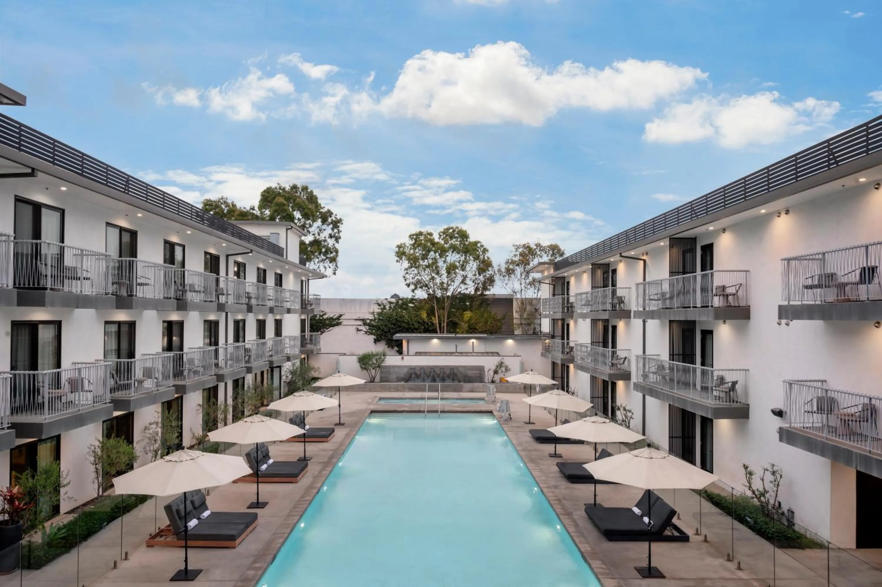 Swimming pool in The Lum Hotel Los Angeles Stadium District