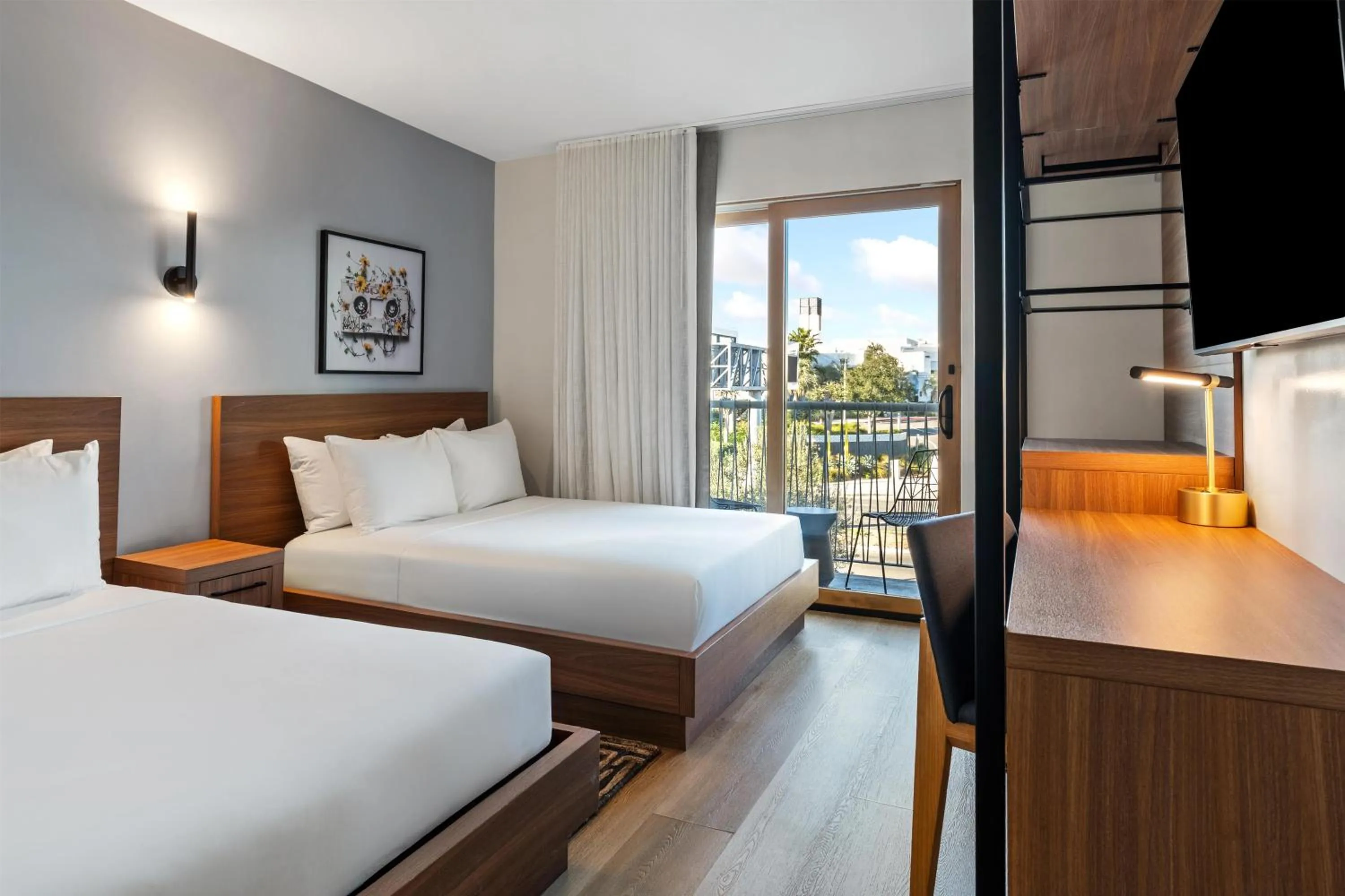 Bedroom, Bed in The Lum Hotel Los Angeles Stadium District