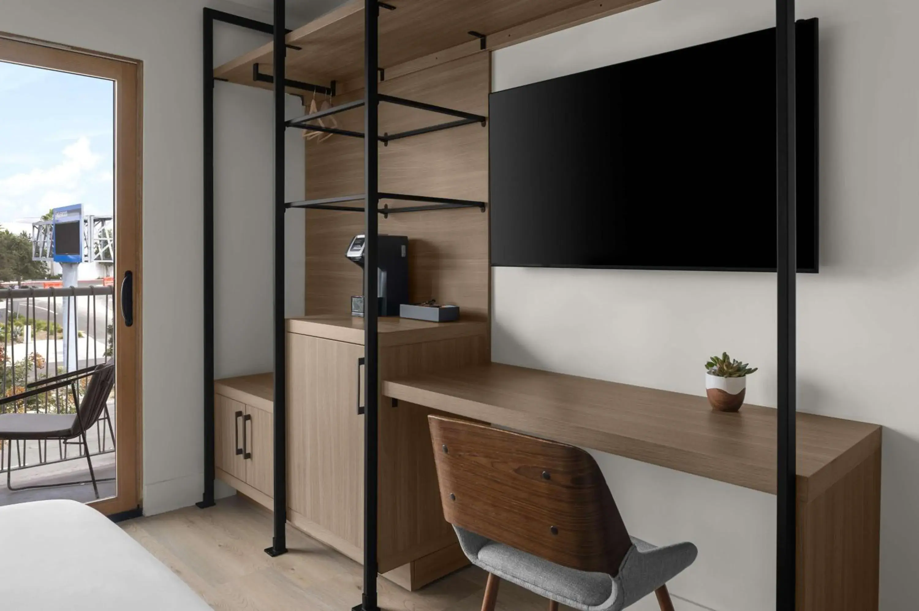 Room with One Full Bed and Roll-In Shower - Balcony - Mobility Accessible in The Lum Hotel Los Angeles Stadium District Room with One Full Bed and Roll-In Shower - Balcony - Mobility Accessible in The Lum Hotel Los Angeles Stadium District