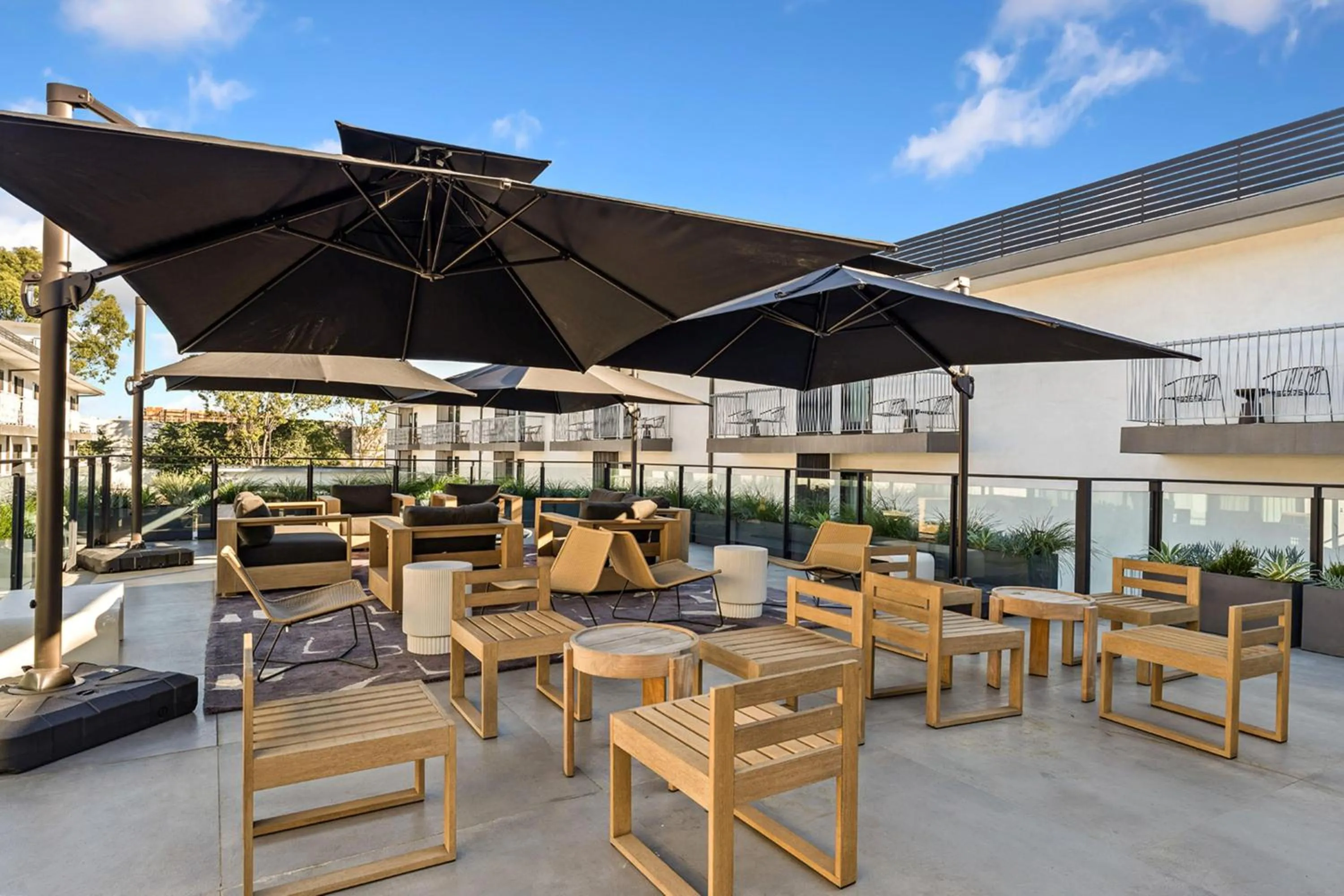 Restaurant/places to eat in The Lum Hotel Los Angeles Stadium District