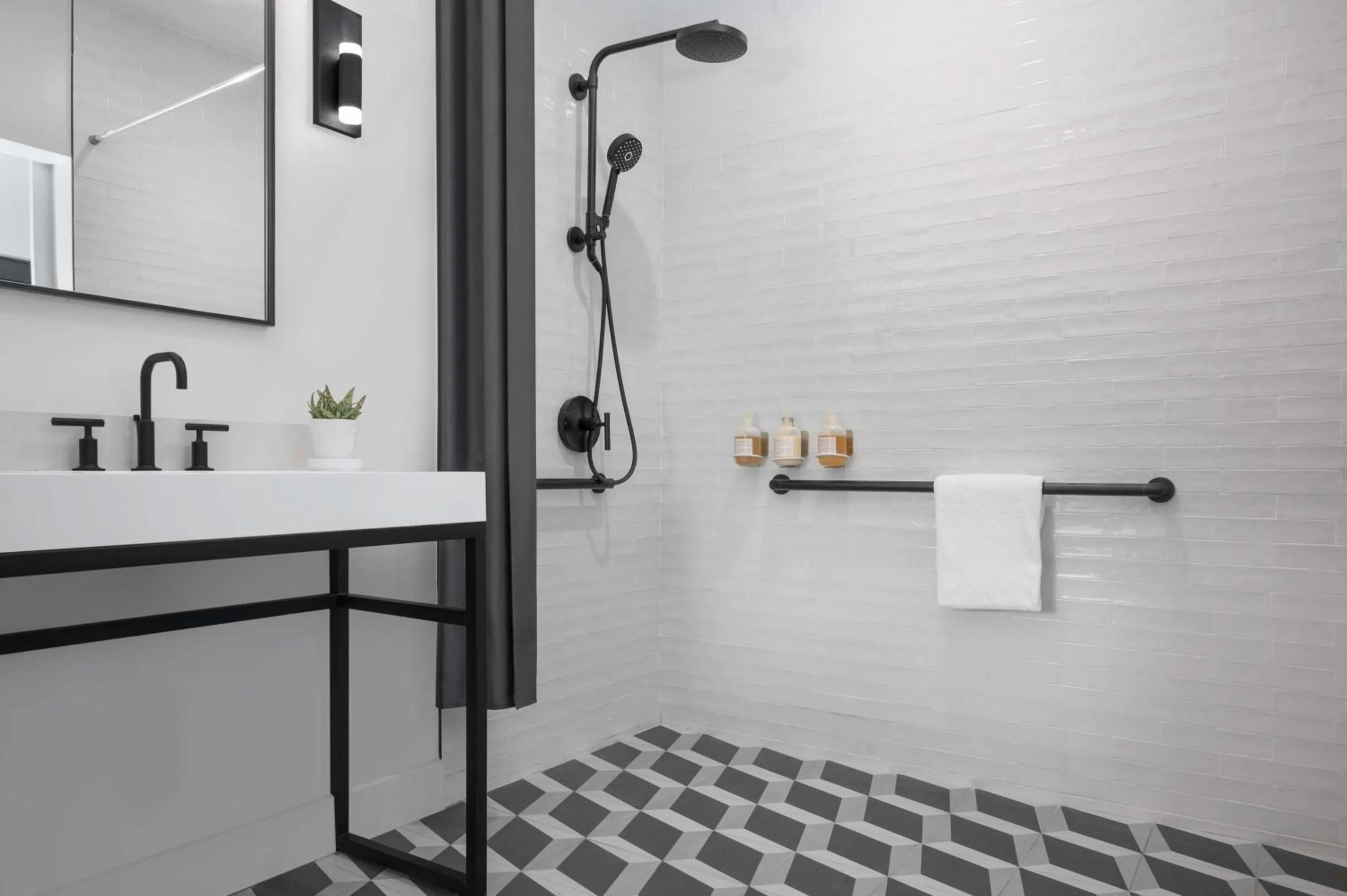 Bathroom in The Lum Hotel Los Angeles Stadium District