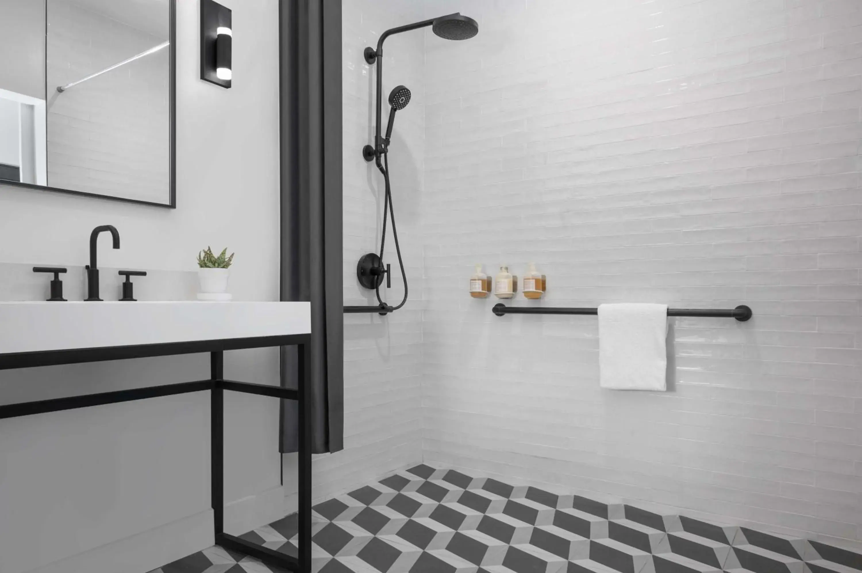 Room with One Full Bed and Roll-In Shower - Mobility Accessible in The Lum Hotel Los Angeles Stadium District Room with One Full Bed and Roll-In Shower - Mobility Accessible in The Lum Hotel Los Angeles Stadium District