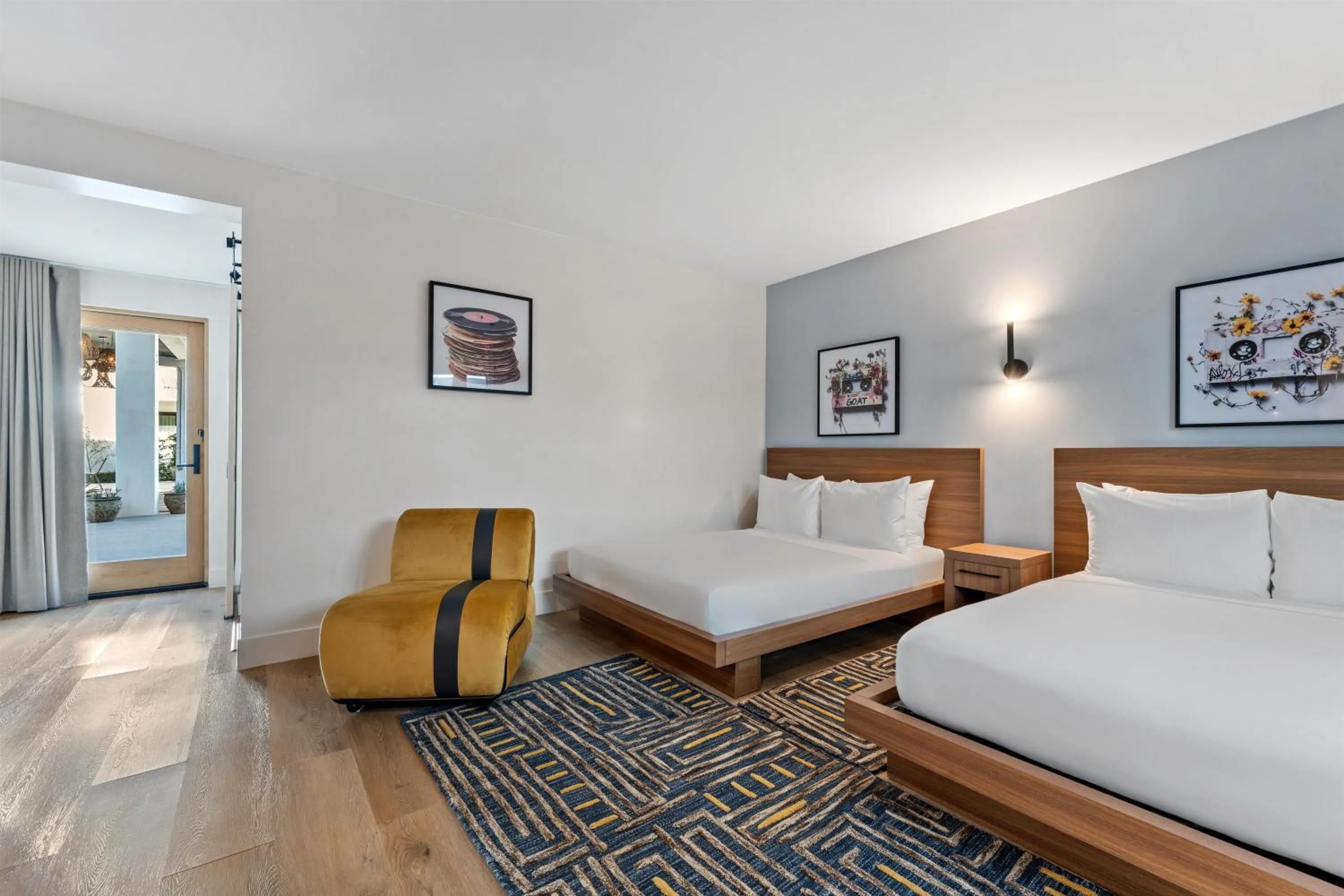 Bed in The Lum Hotel Los Angeles Stadium District