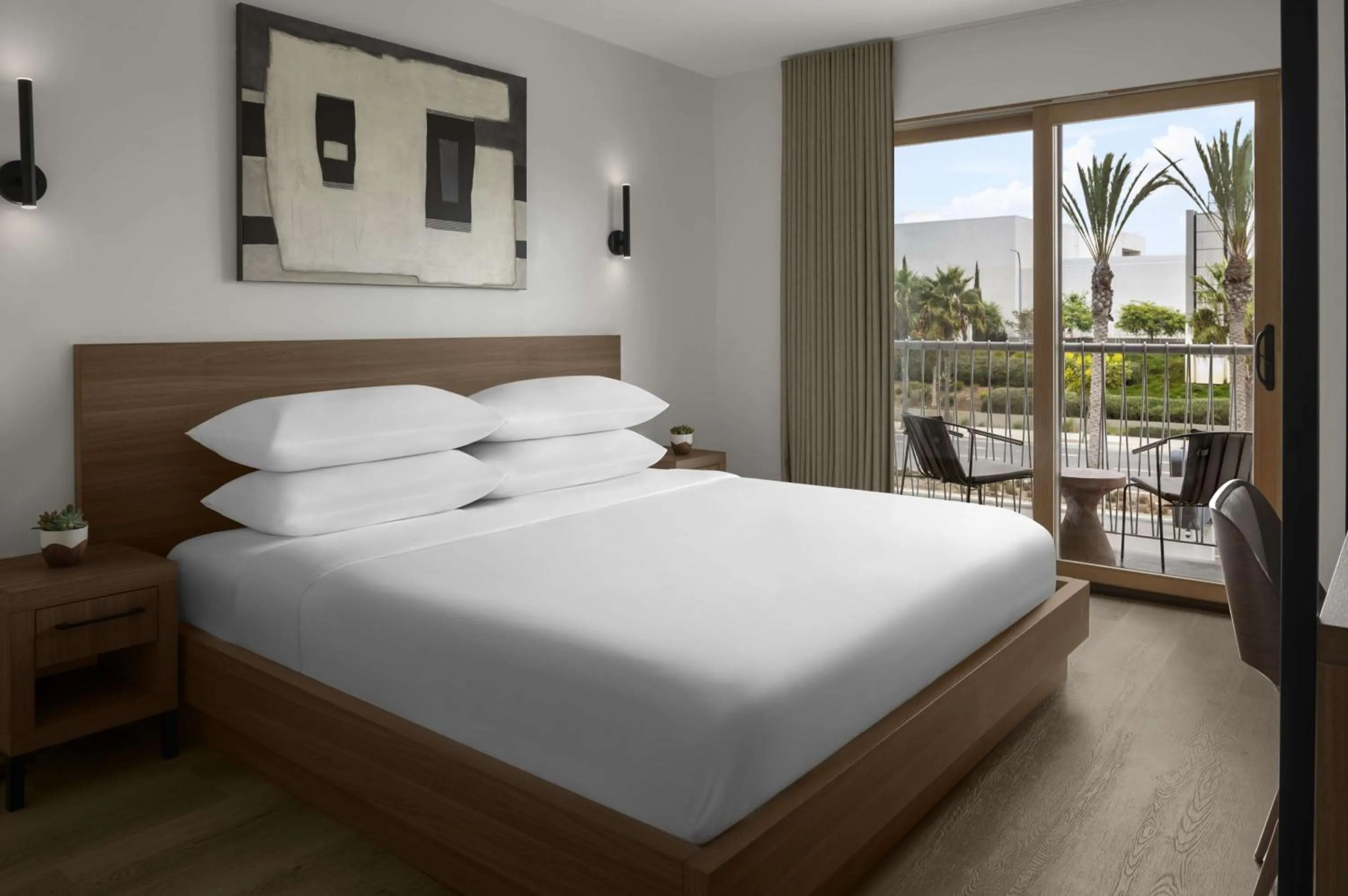 Bed in The Lum Hotel Los Angeles Stadium District