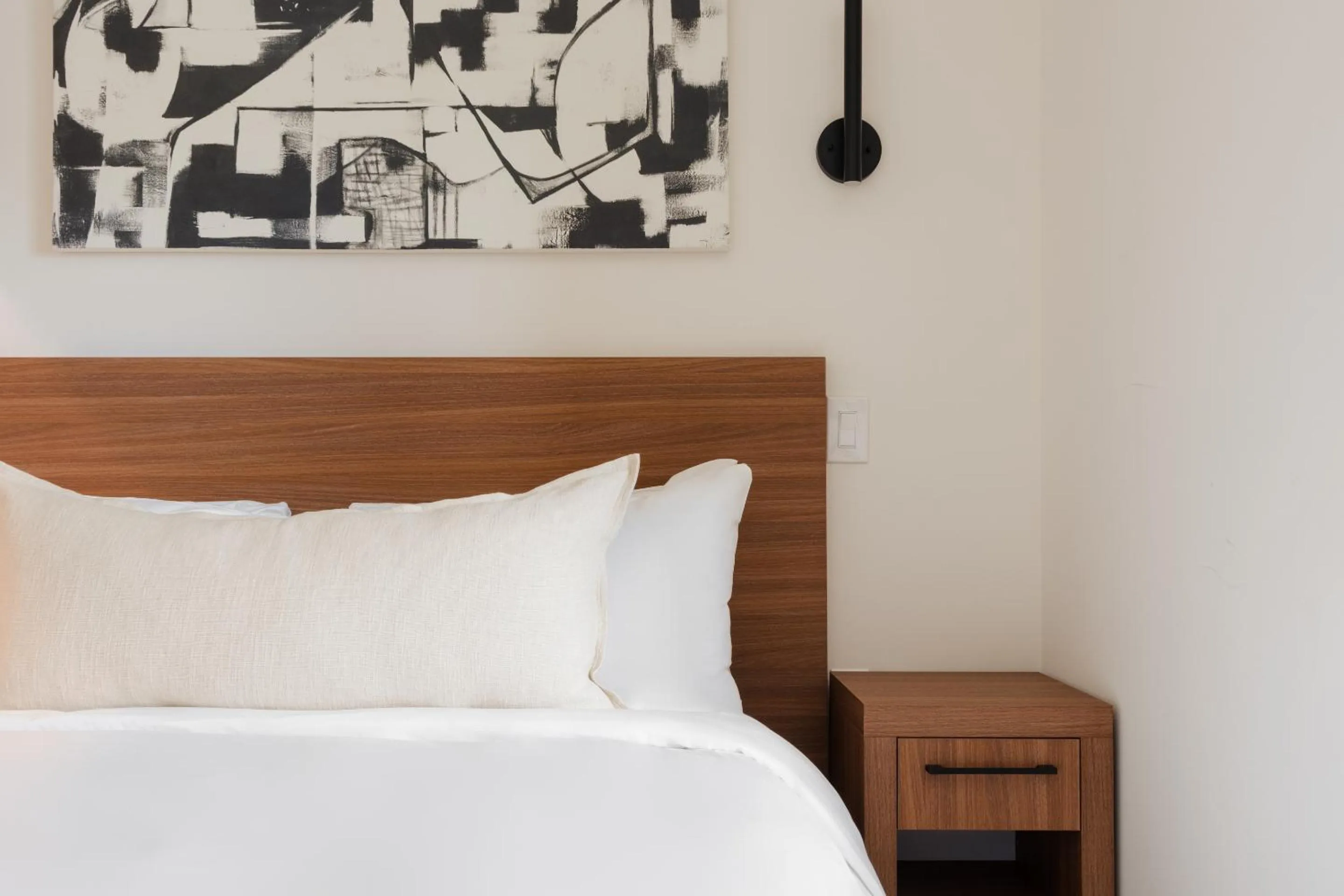 Bedroom, Bed in The Lum Hotel Los Angeles Stadium District