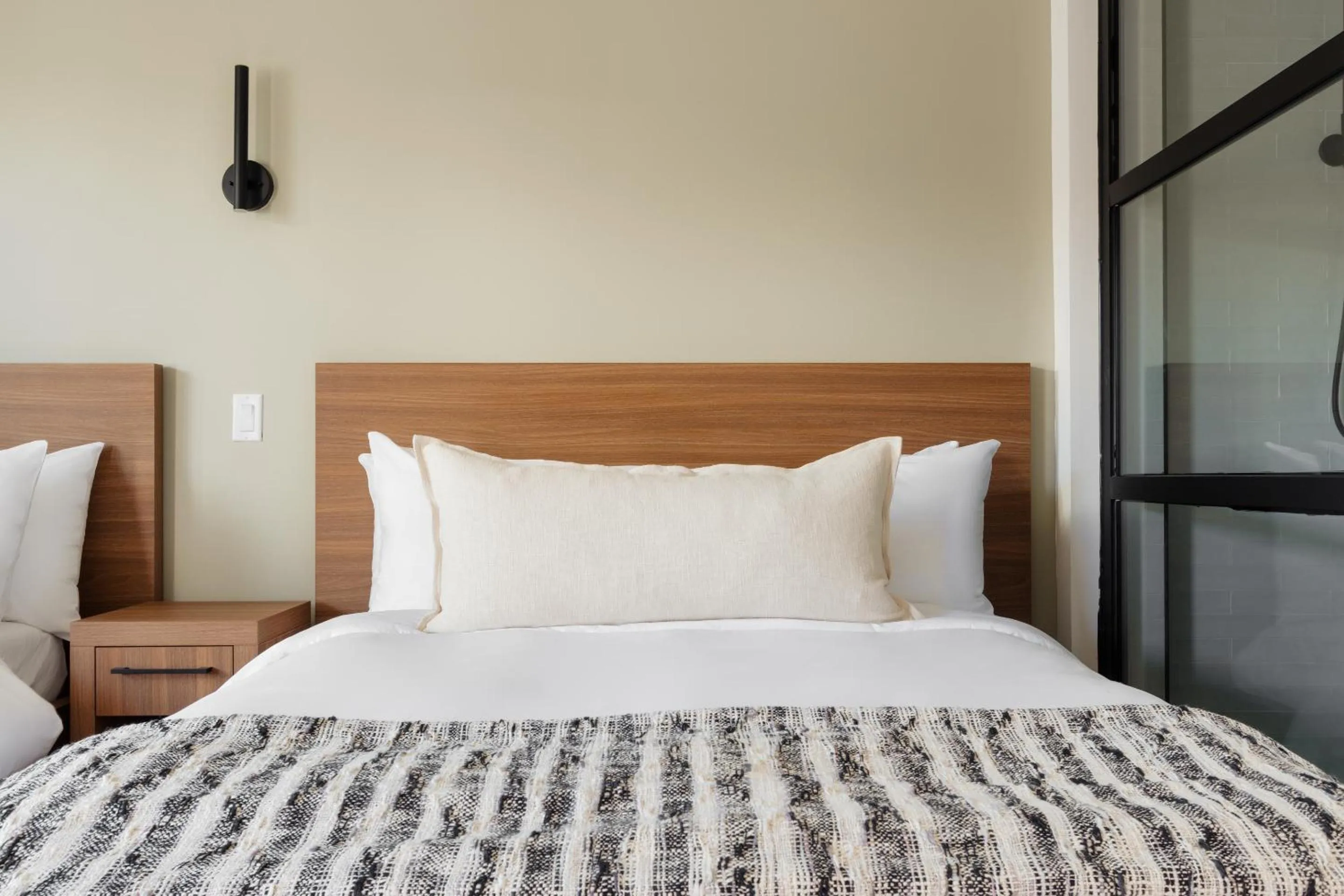 Bedroom, Bed in The Lum Hotel Los Angeles Stadium District