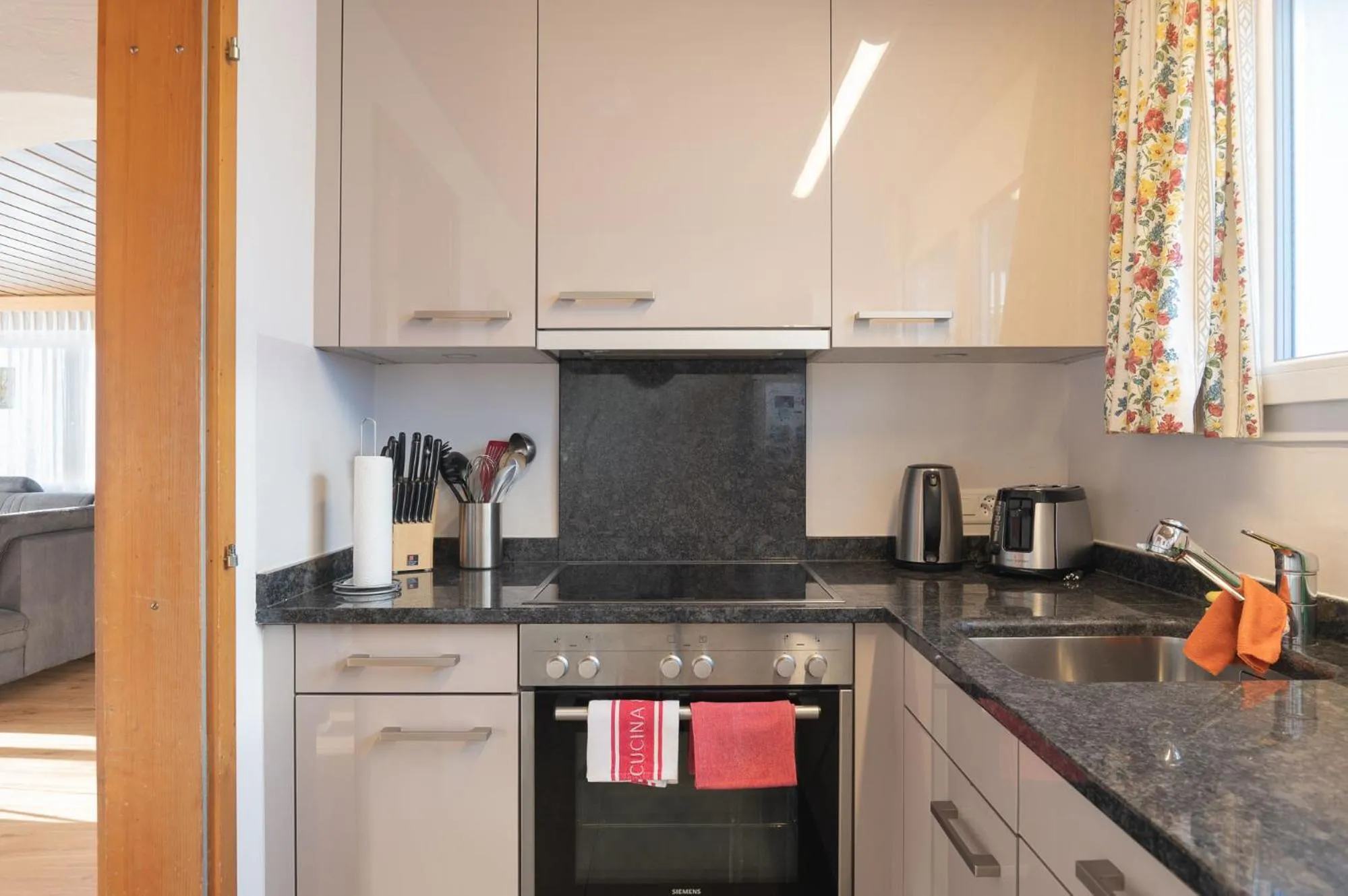 Kitchen or kitchenette in Apartment Jungfrau Lodge