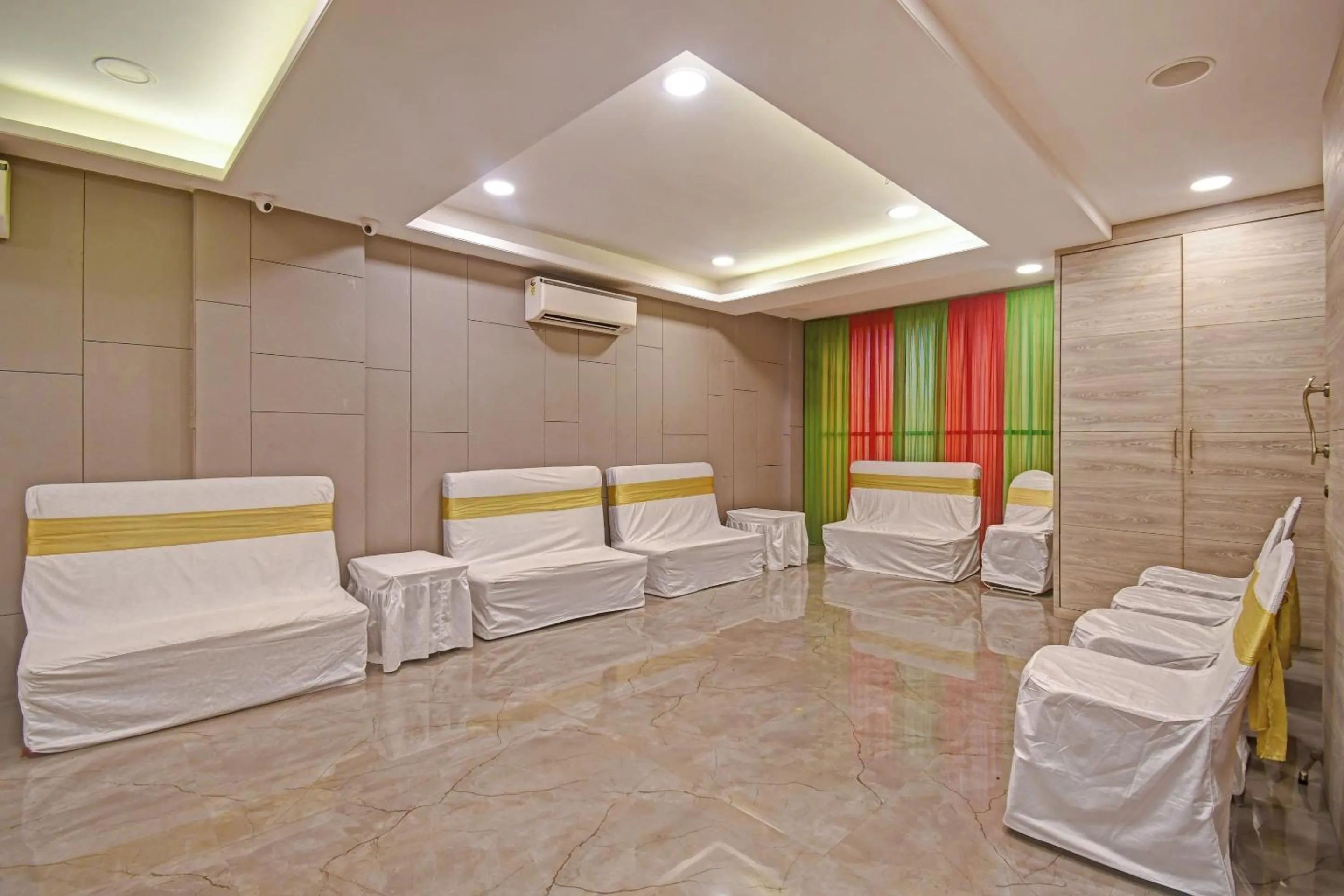 Bedroom in Super Townhouse Hotel All In One Near City Centre Salt Lake