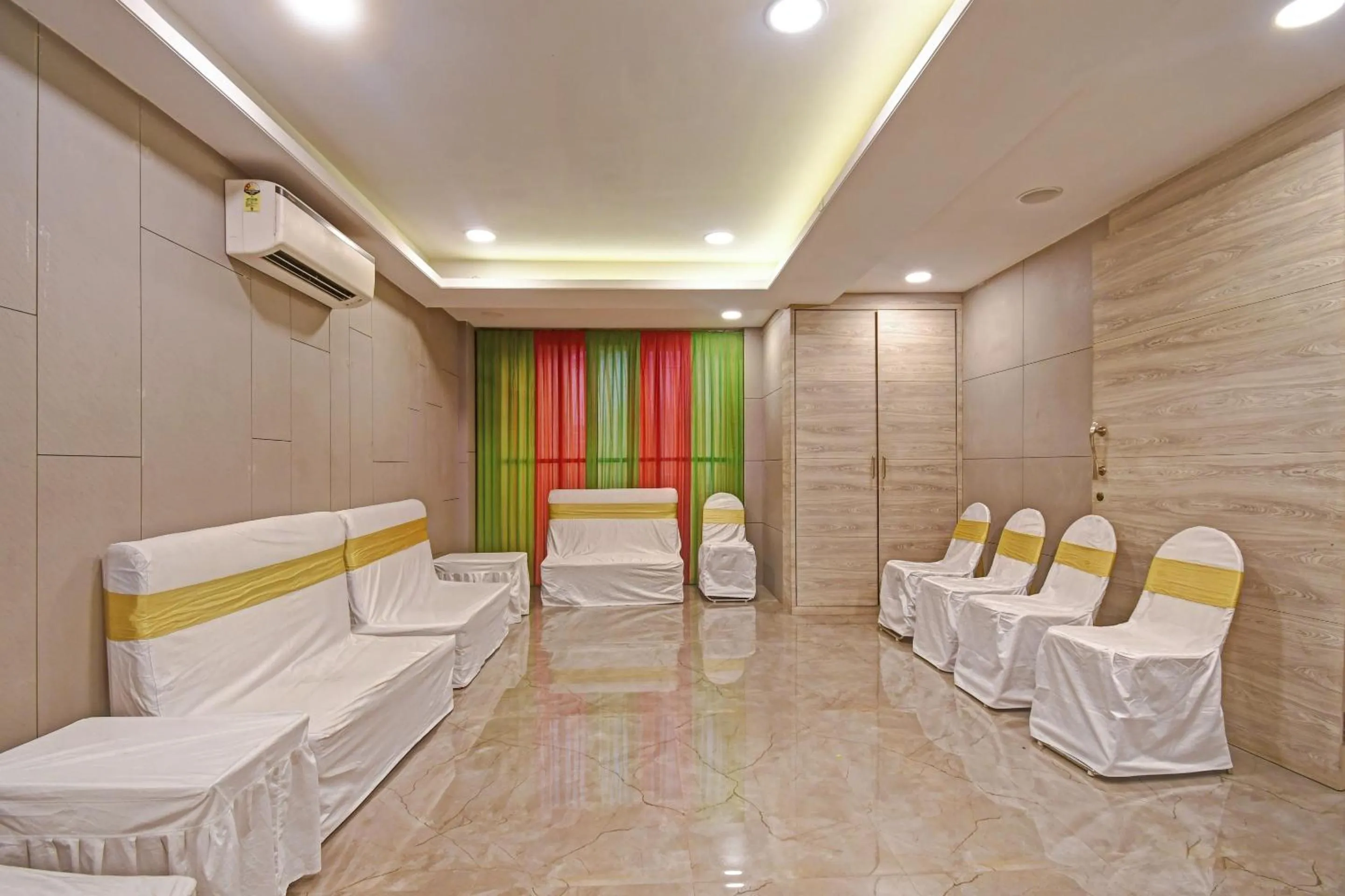 Bedroom in Super Townhouse Hotel All In One Near City Centre Salt Lake