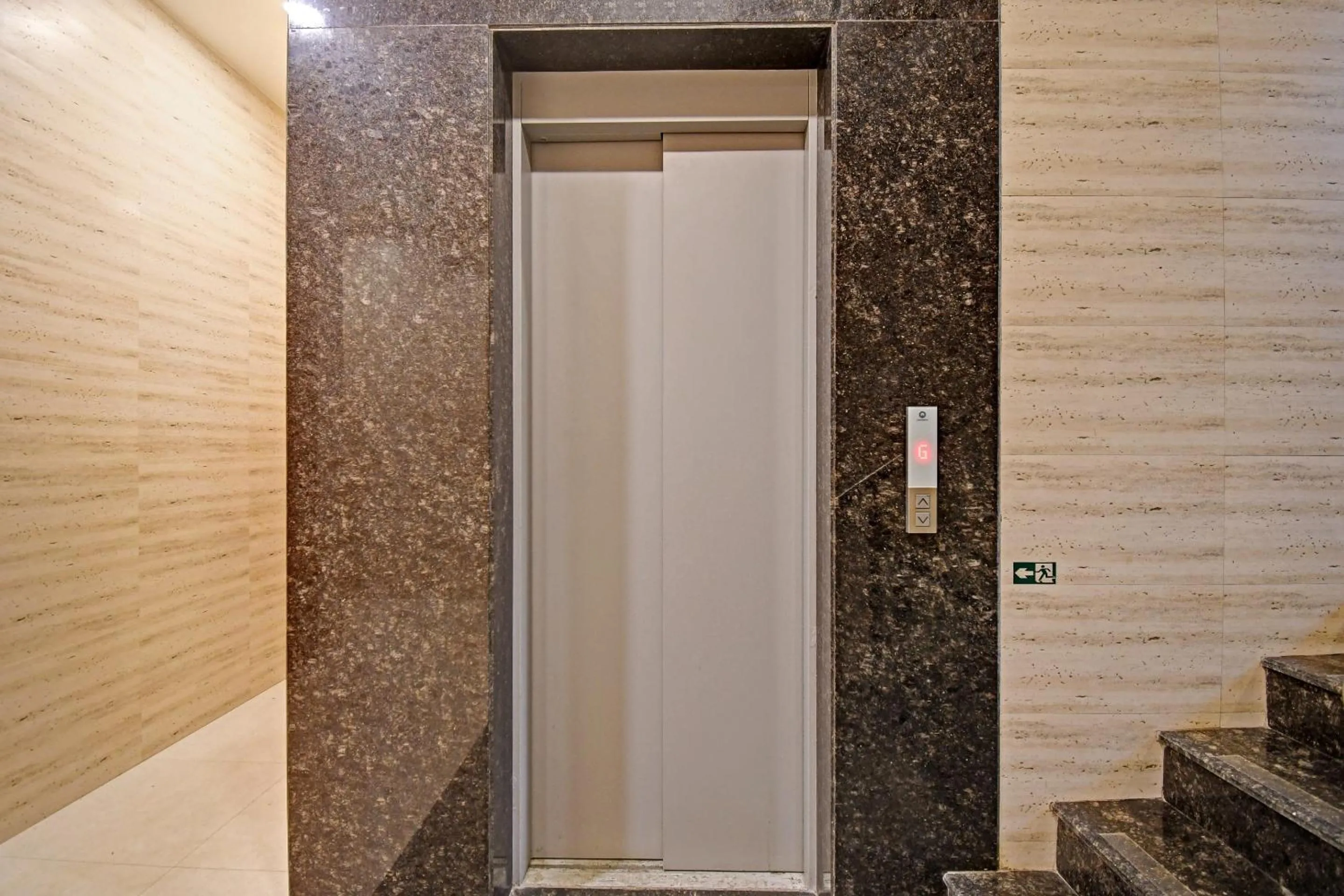 Lobby or reception in Super Townhouse Hotel All In One Near City Centre Salt Lake