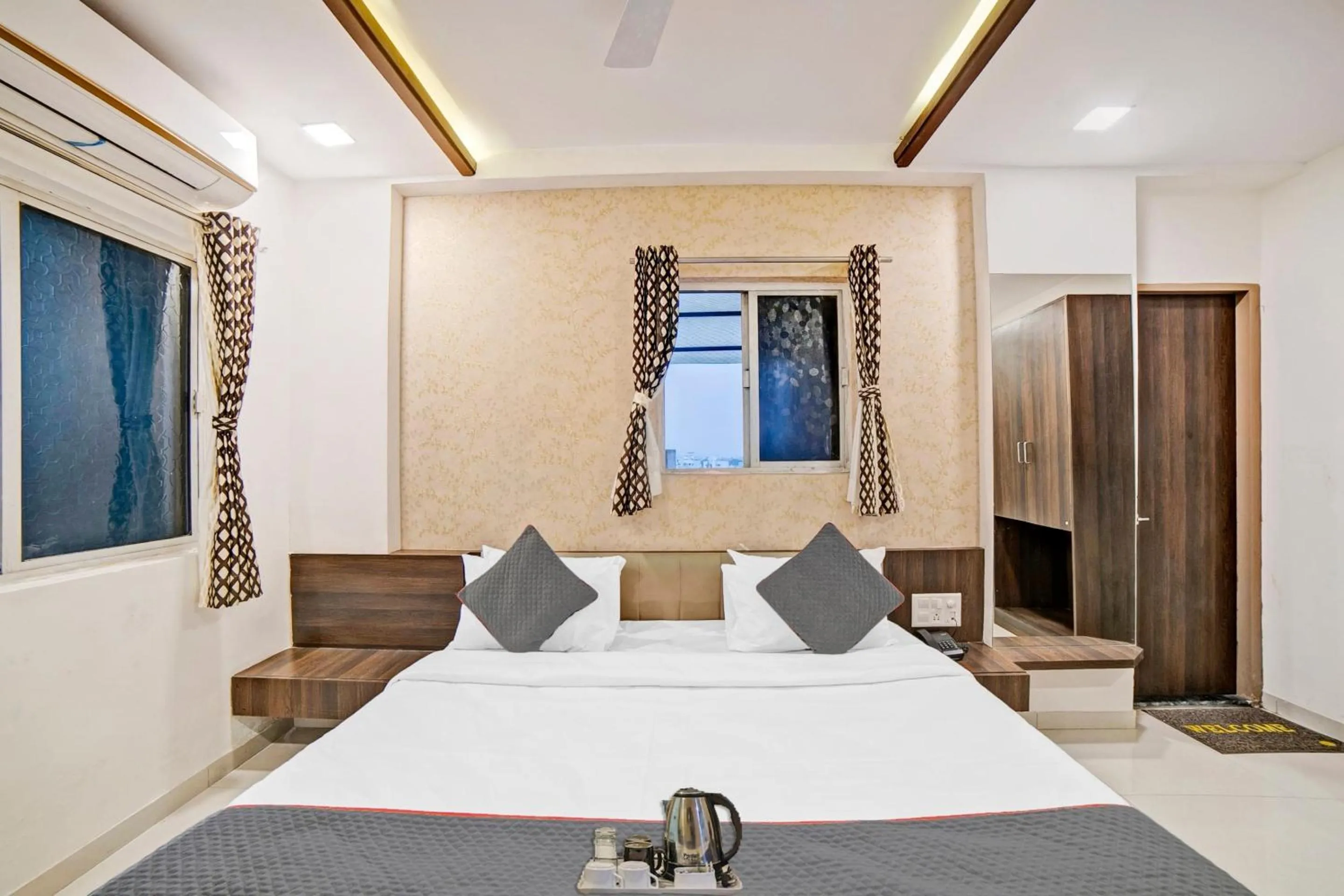 Classic Triple Room - single occupancy in Super Townhouse Tulip