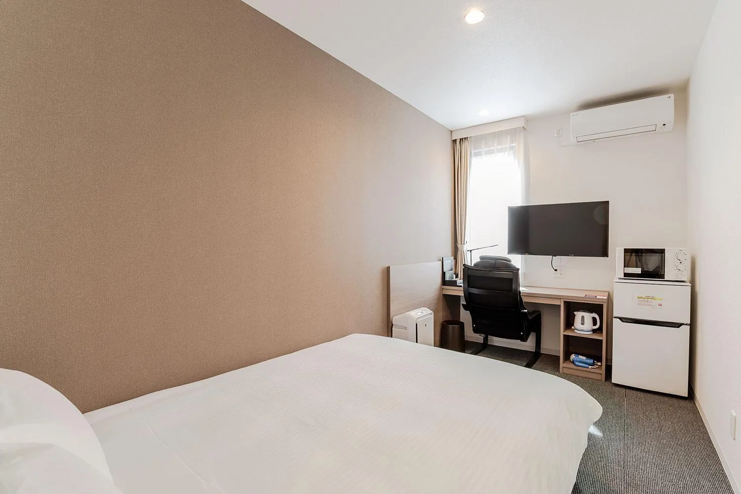 Photo of the whole room, Bed in HOTEL R9 The Yard Yatsushiro