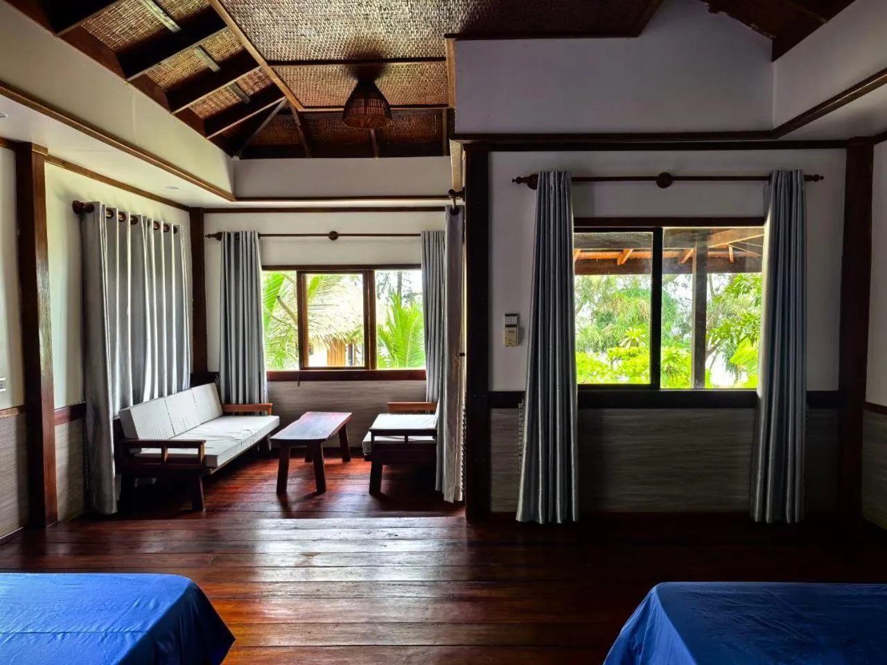 Seating area, Bed in Lazy Beach