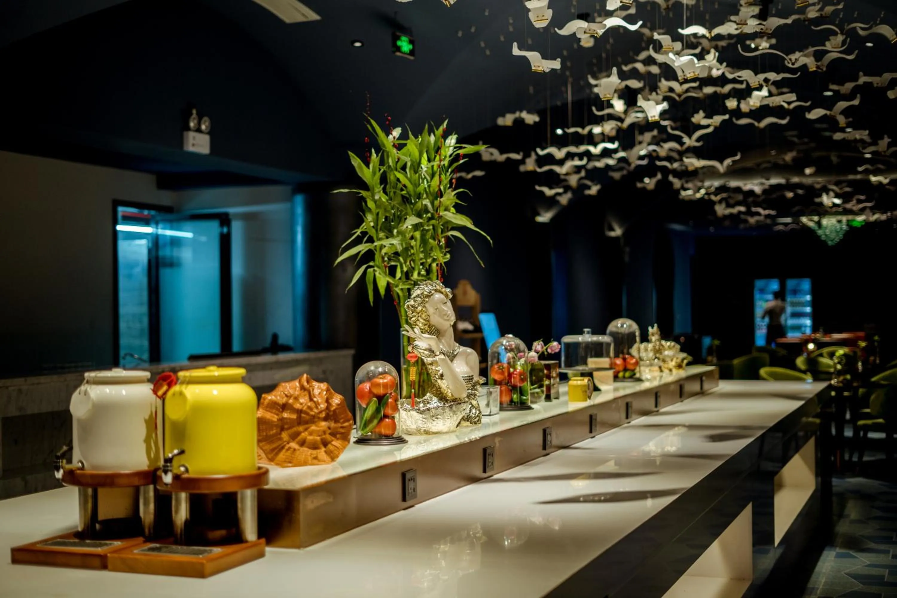 Restaurant/places to eat in OCEAN HOTEL