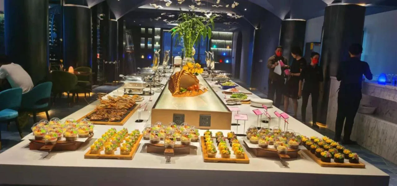 Restaurant/places to eat in OCEAN HOTEL