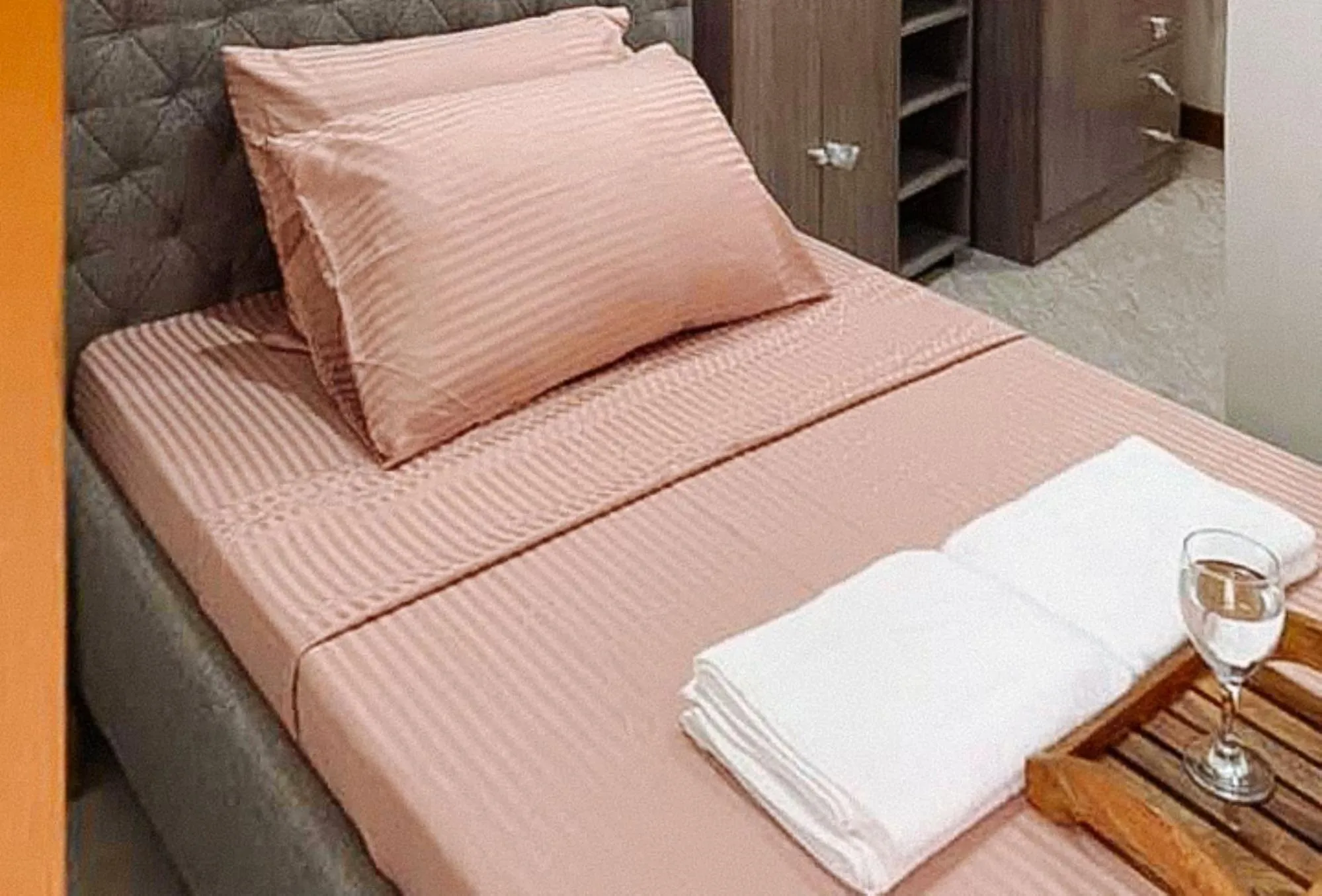 Bed in Leonila's Travellers Inn