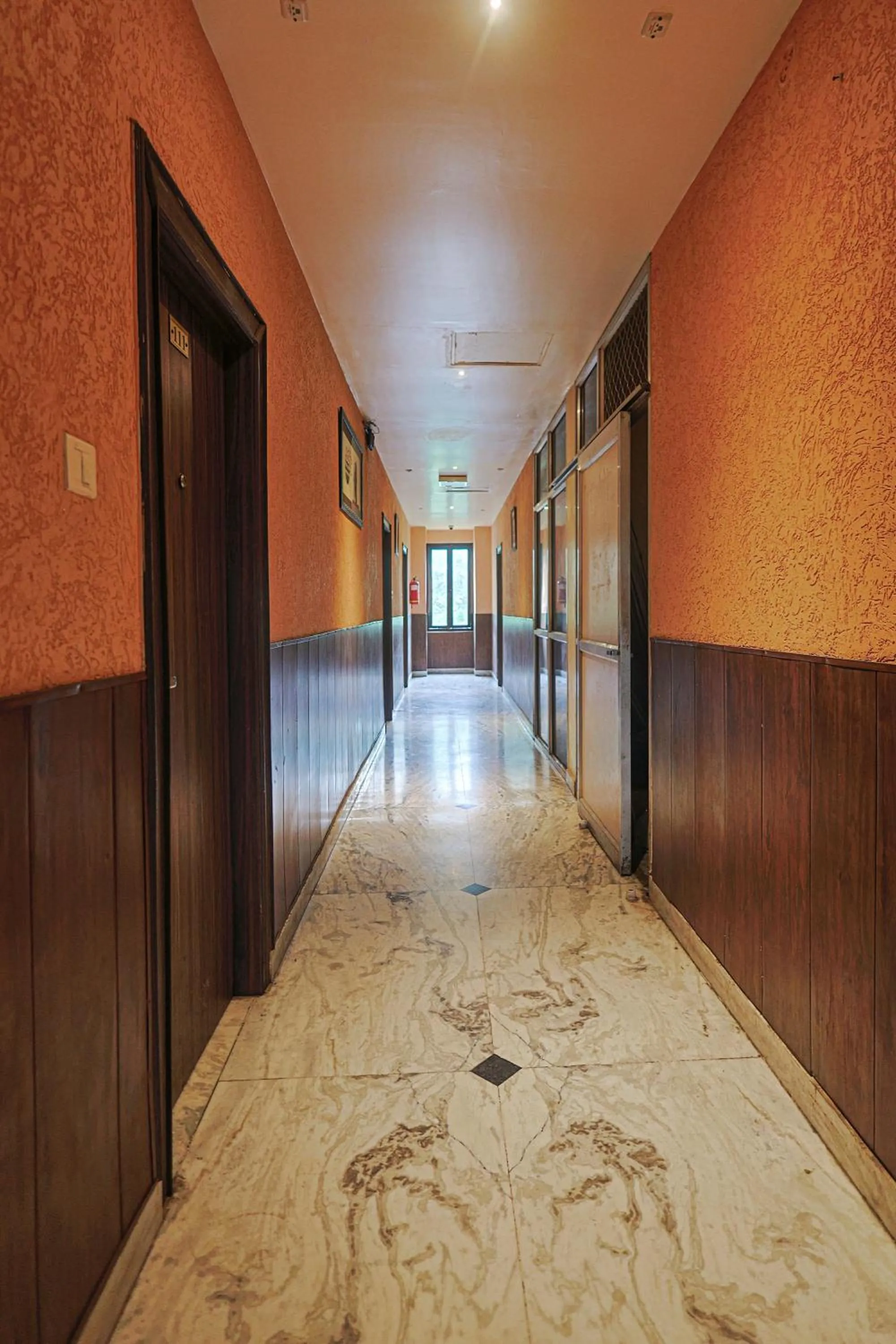 Hotel The Leaf - Gomti Nagar Lucknow