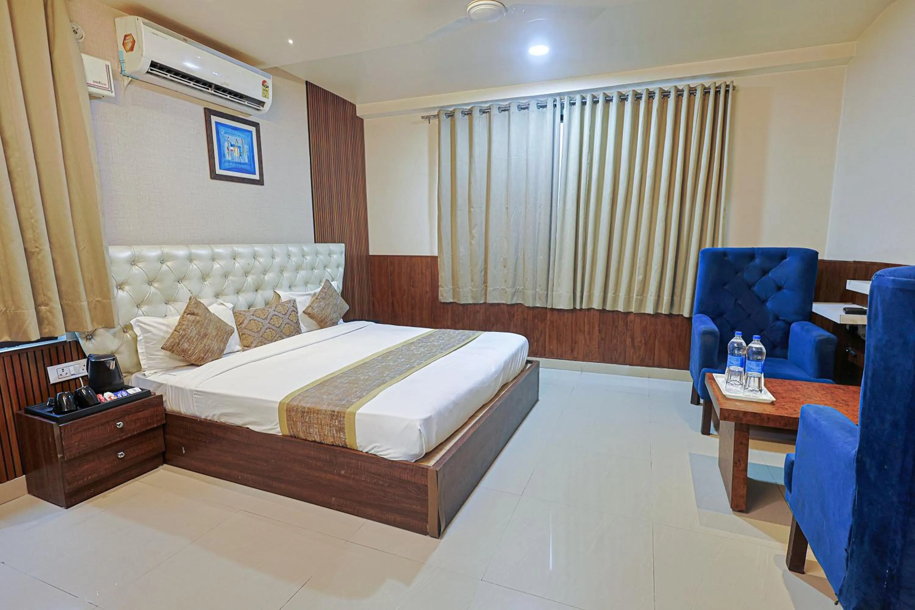 Bed in Hotel The Leaf - Gomti Nagar Lucknow