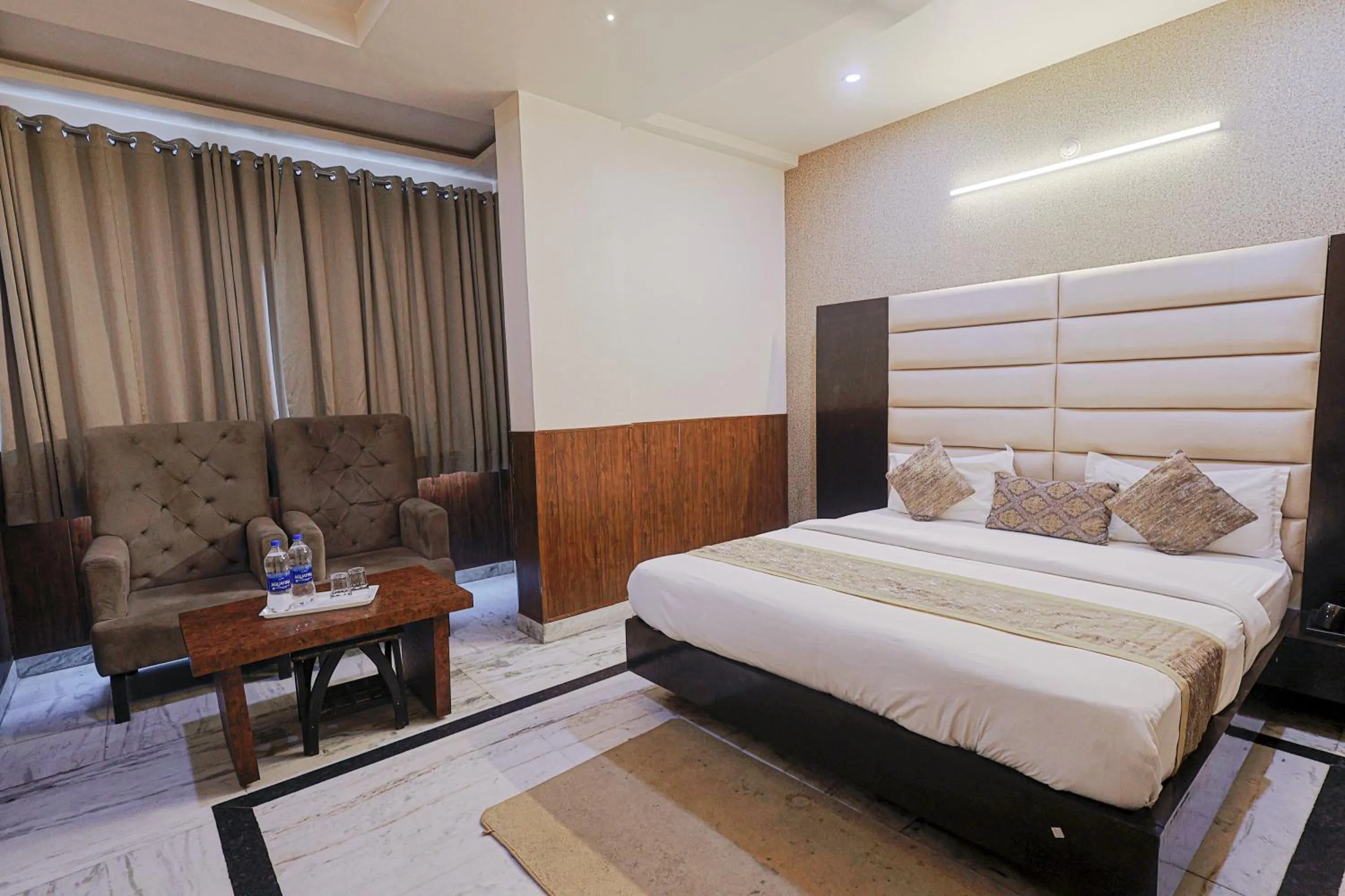 Bed in Hotel The Leaf - Gomti Nagar Lucknow
