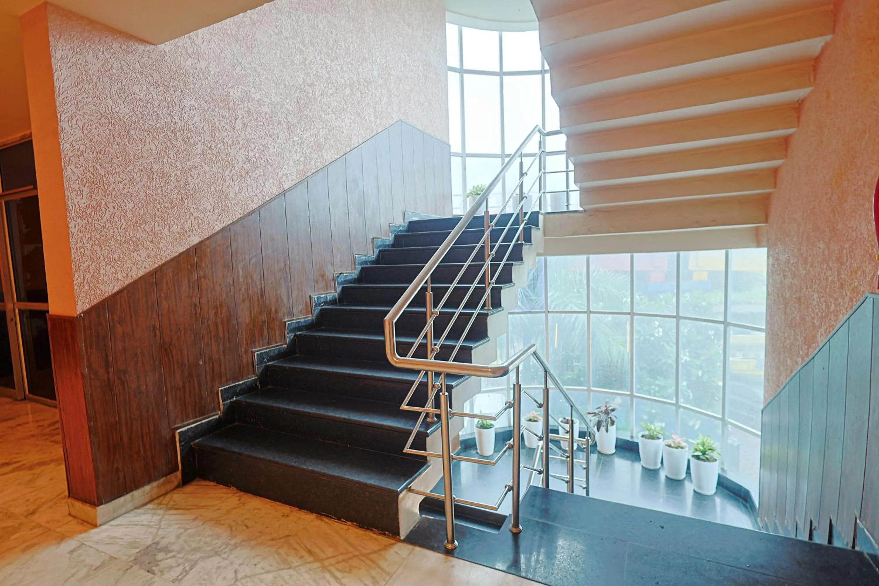 Hotel The Leaf - Gomti Nagar Lucknow