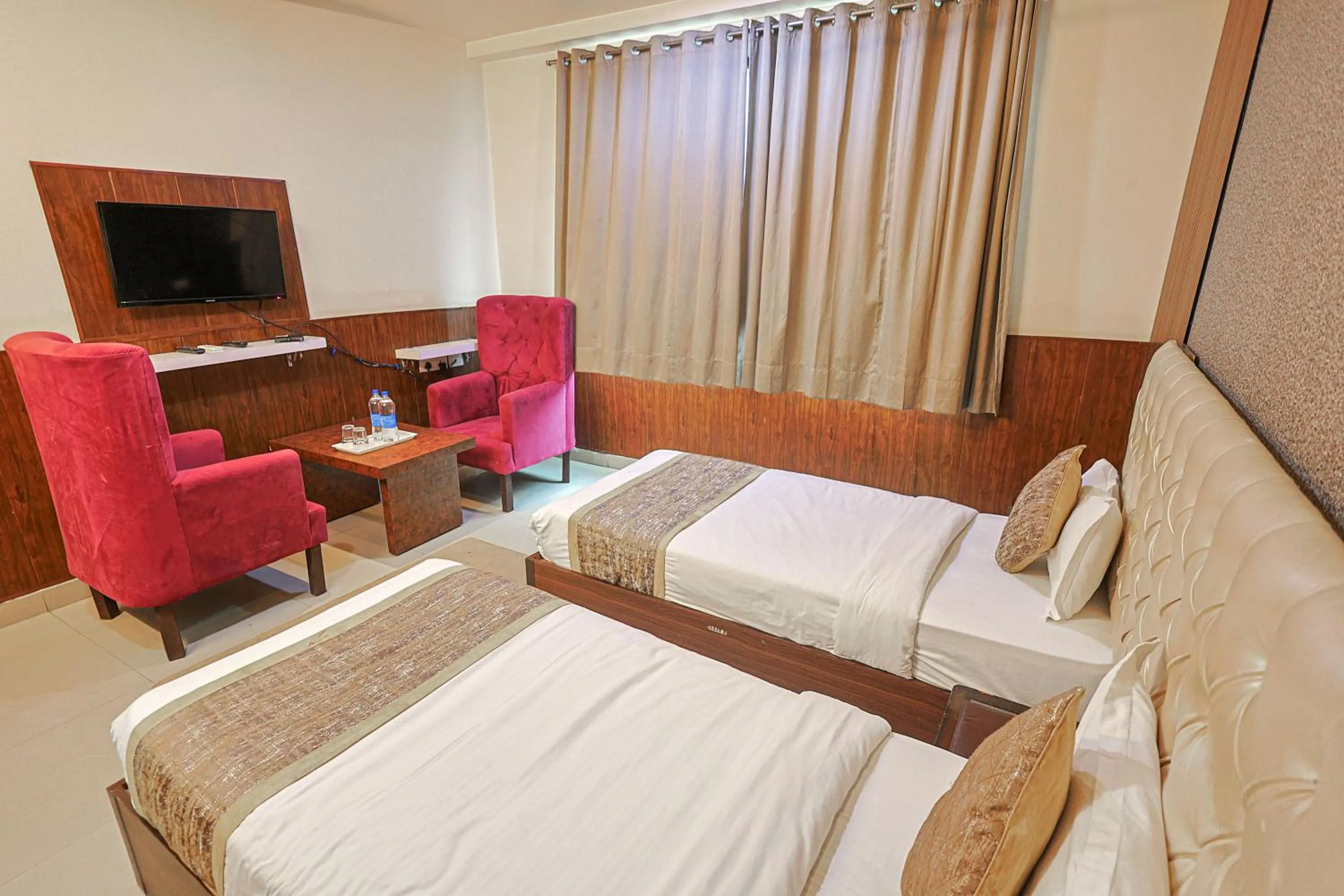 Bed in Hotel The Leaf - Gomti Nagar Lucknow