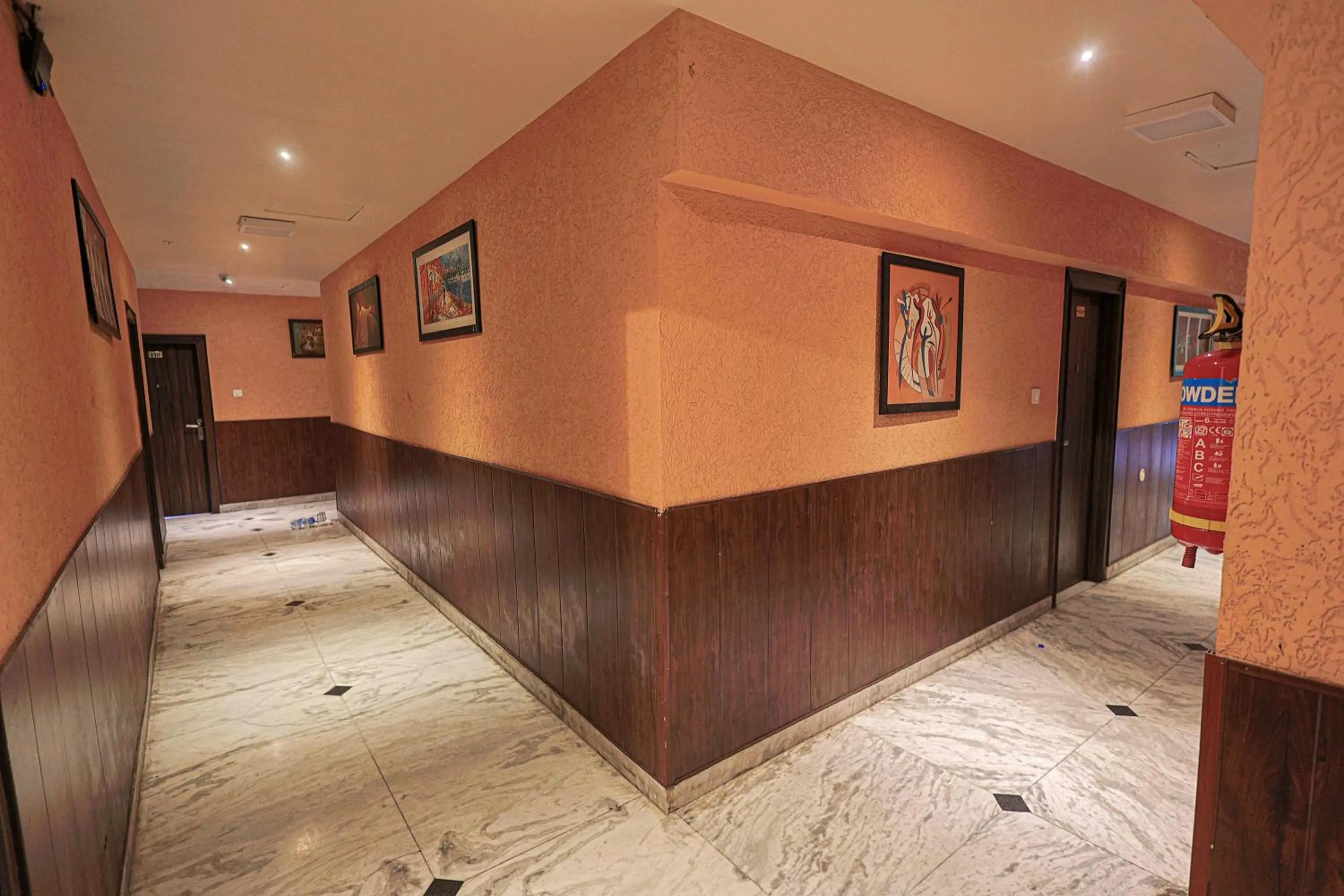 Hotel The Leaf - Gomti Nagar Lucknow