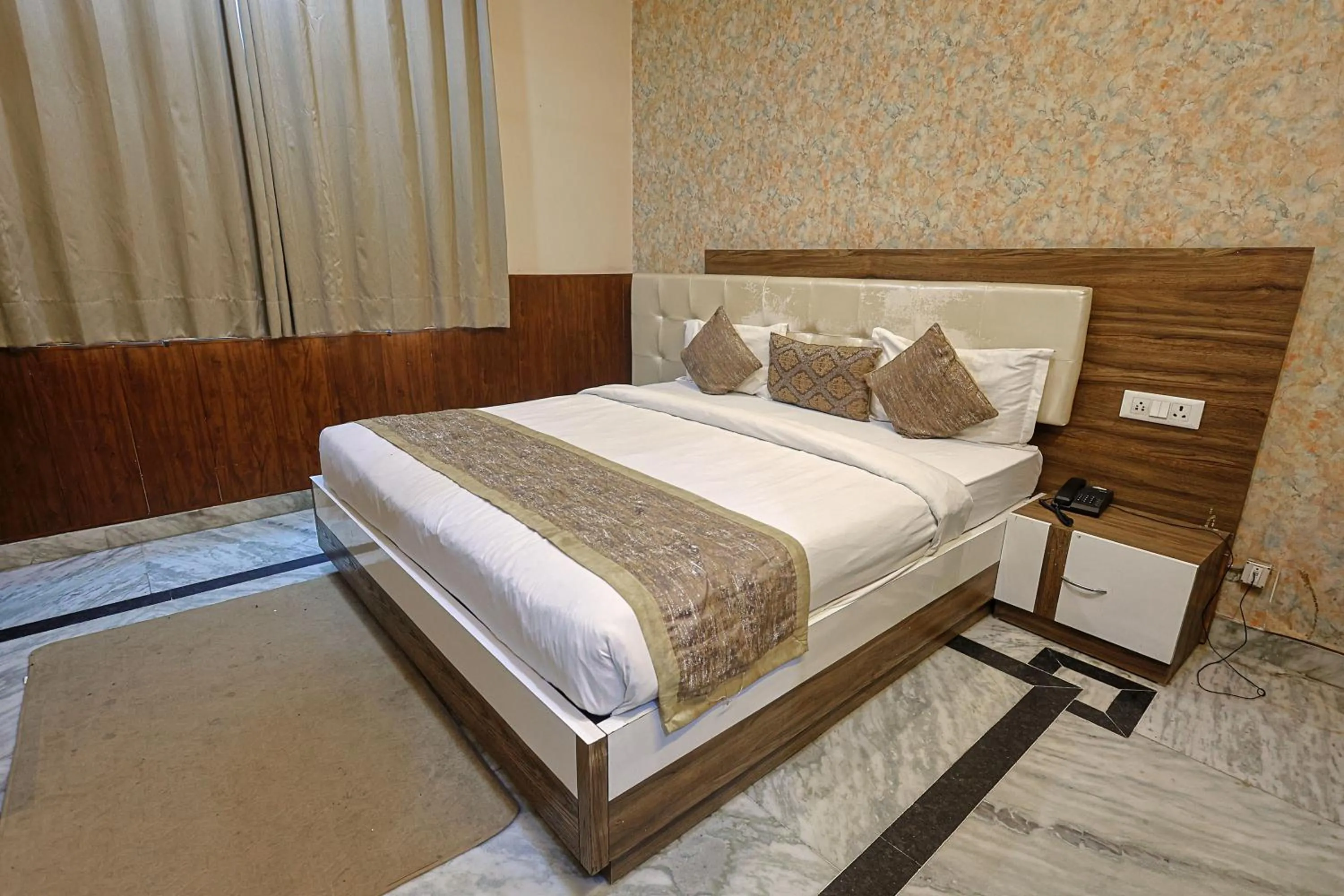 Bed in Hotel The Leaf - Gomti Nagar Lucknow