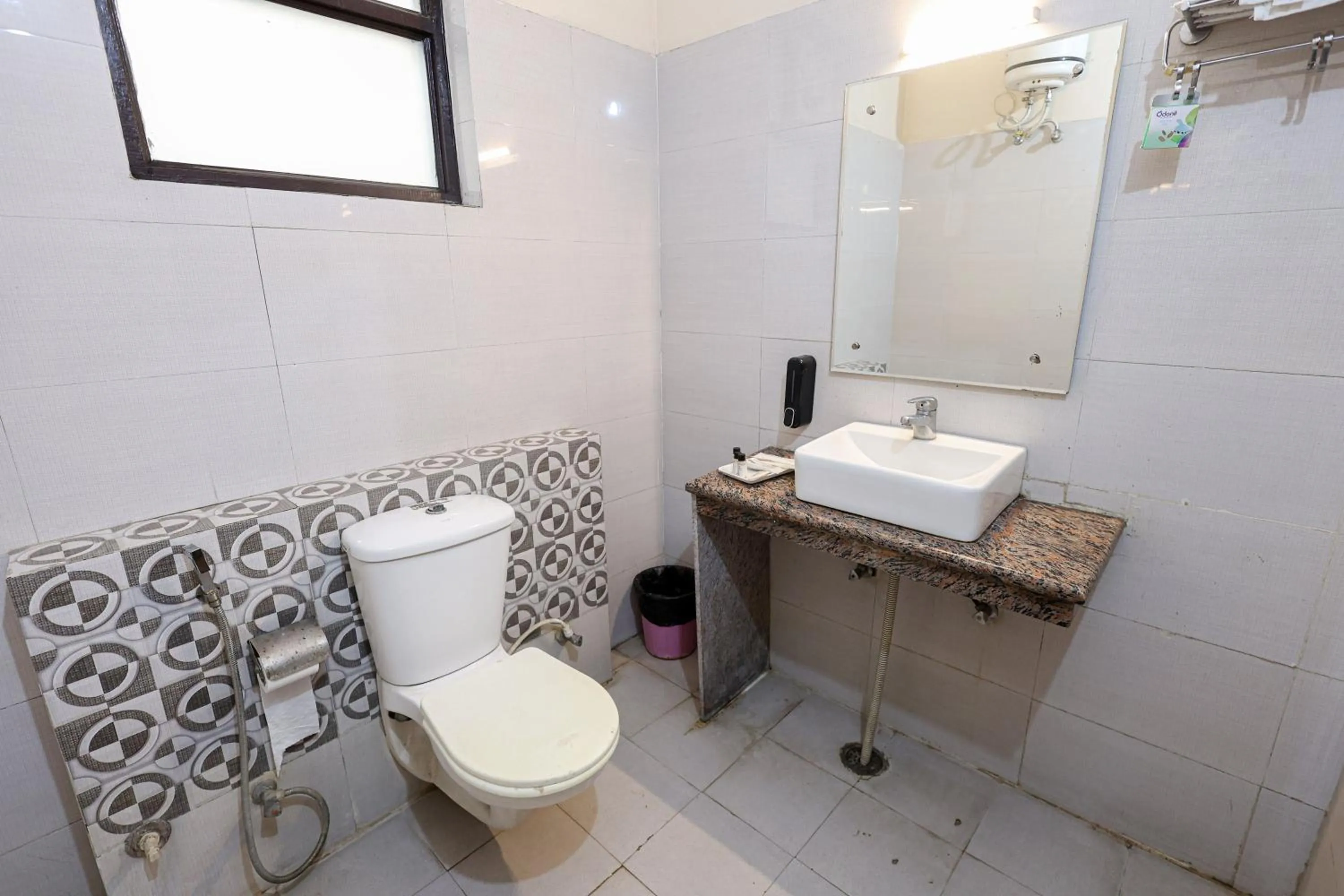 Hotel The Leaf - Gomti Nagar Lucknow